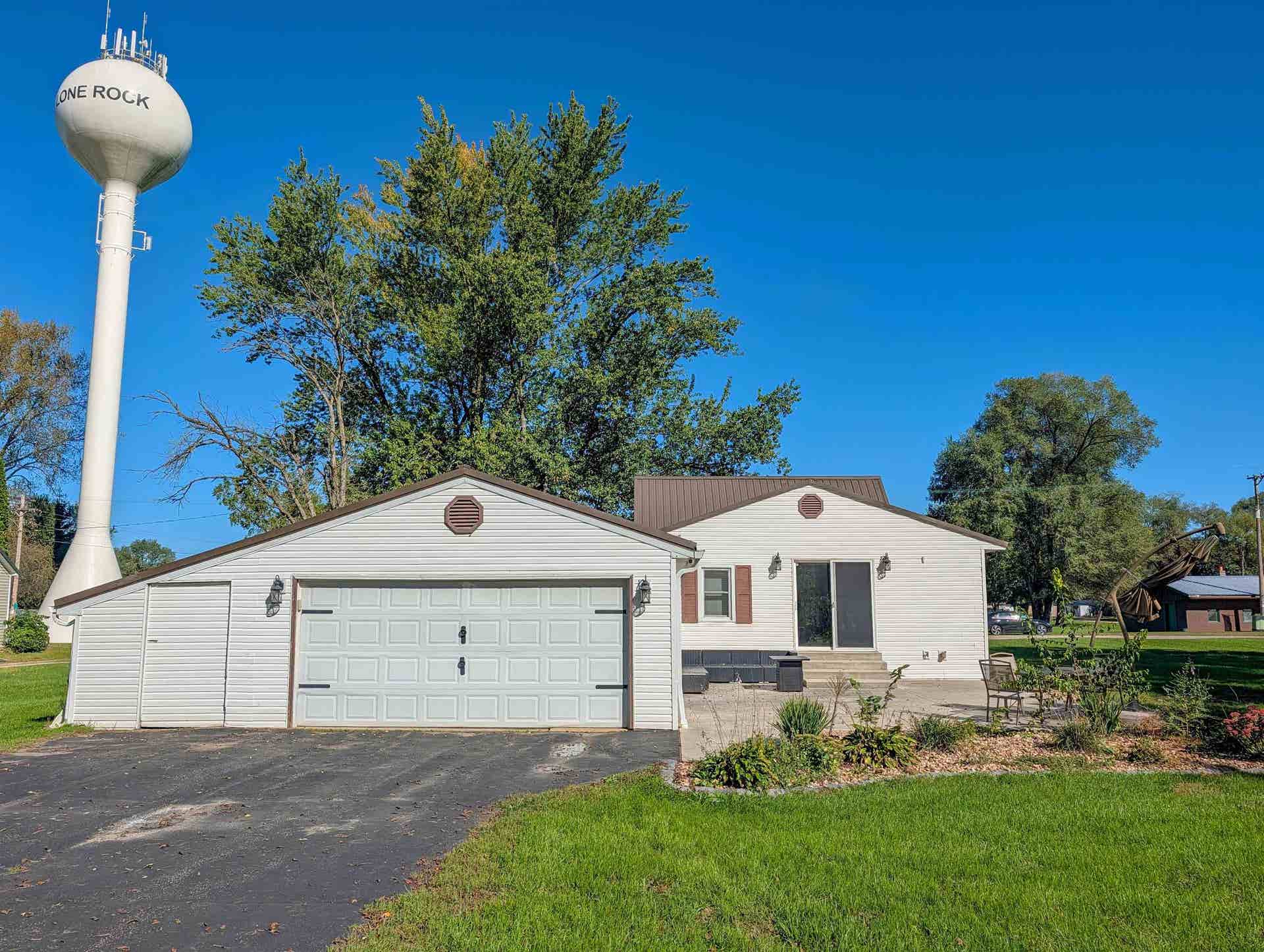 137 W Exchange Street, Lone Rock, WI 53556