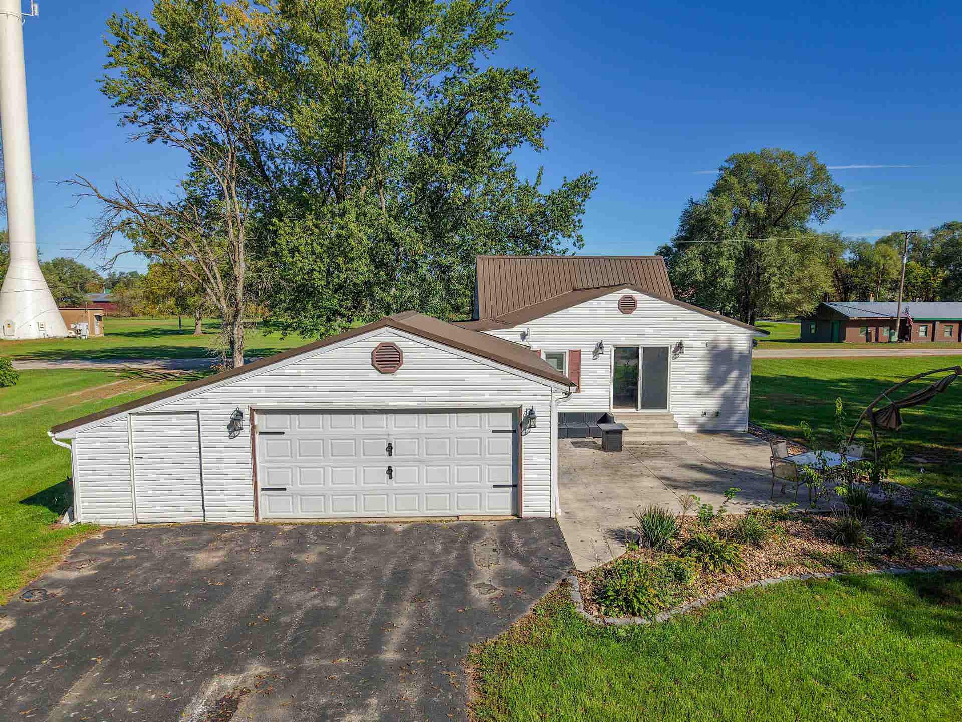 137 W Exchange Street, Lone Rock, WI 53556