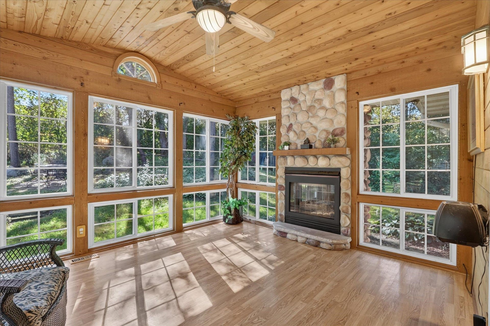 1222 E Lakeside Drive, Milton, WI 53534