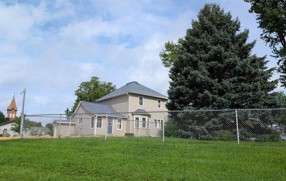 57927 Baer Court, Eastman, WI 54626