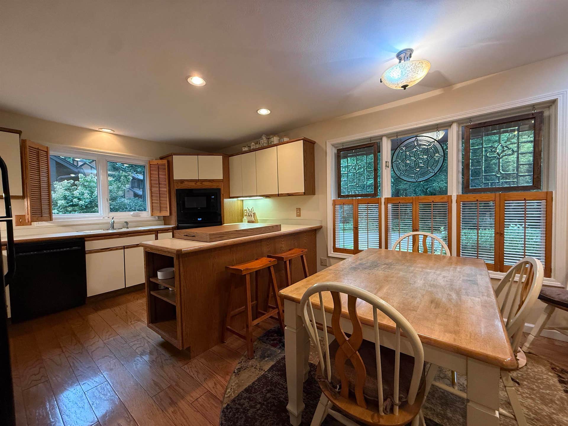 30 Shadowwood Court, Janesville, WI 53548