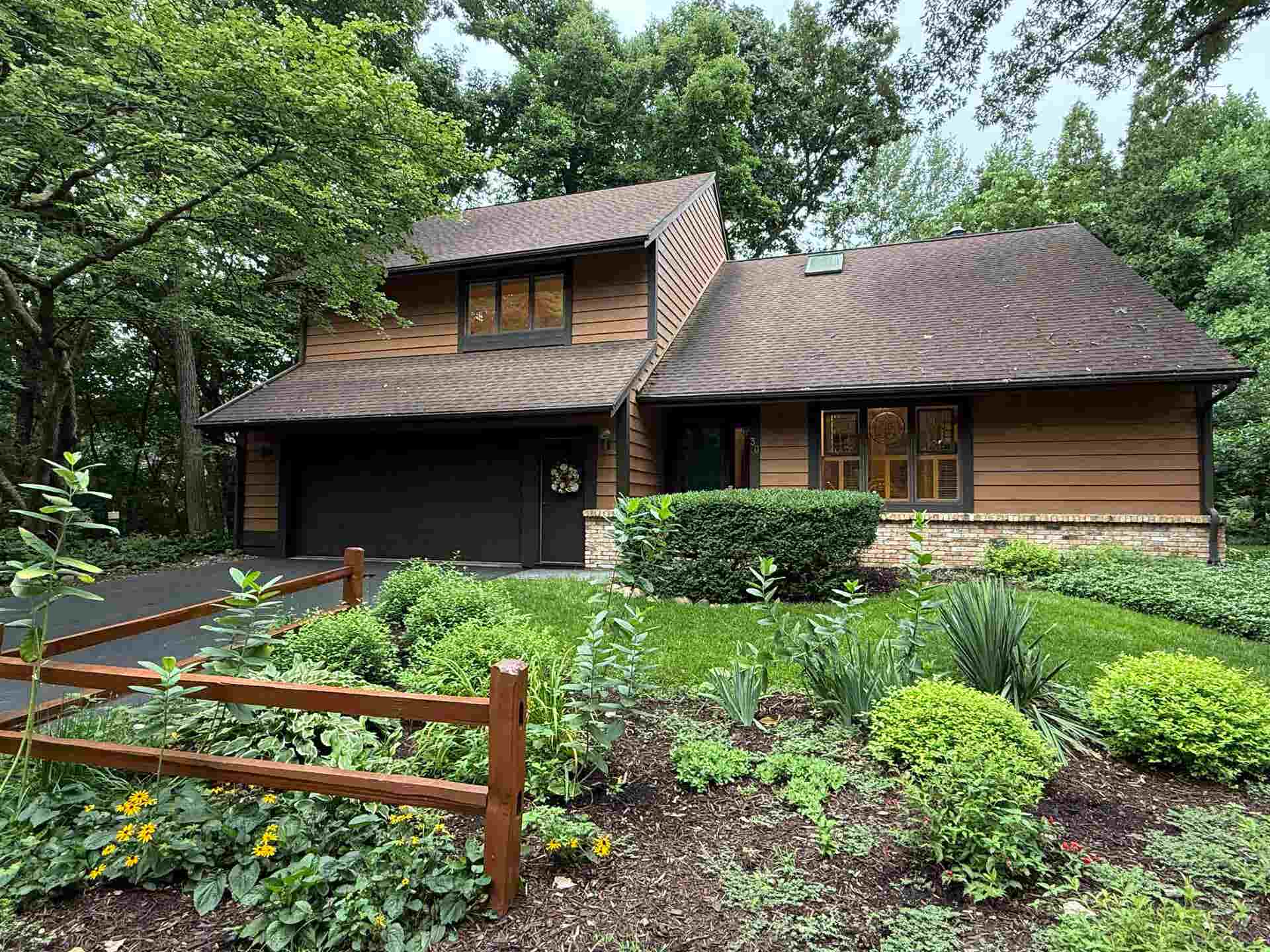 30 Shadowwood Court, Janesville, WI 53548