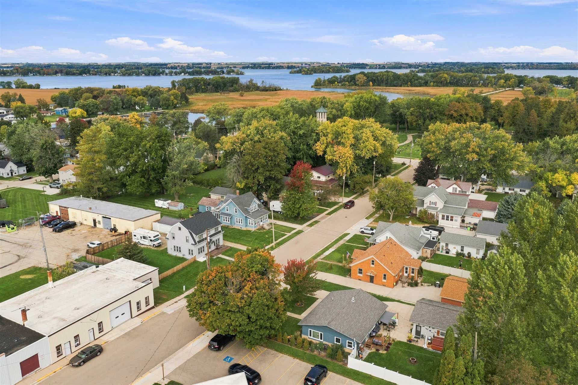 106 Center Street, Fox Lake, WI 53933