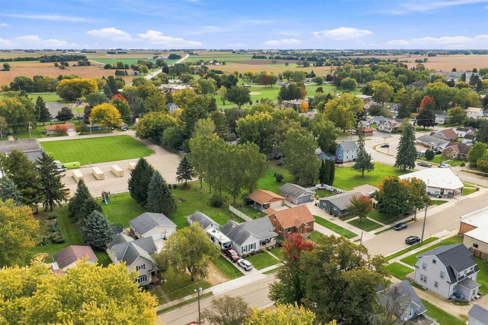 106 Center Street, Fox Lake, WI 53933