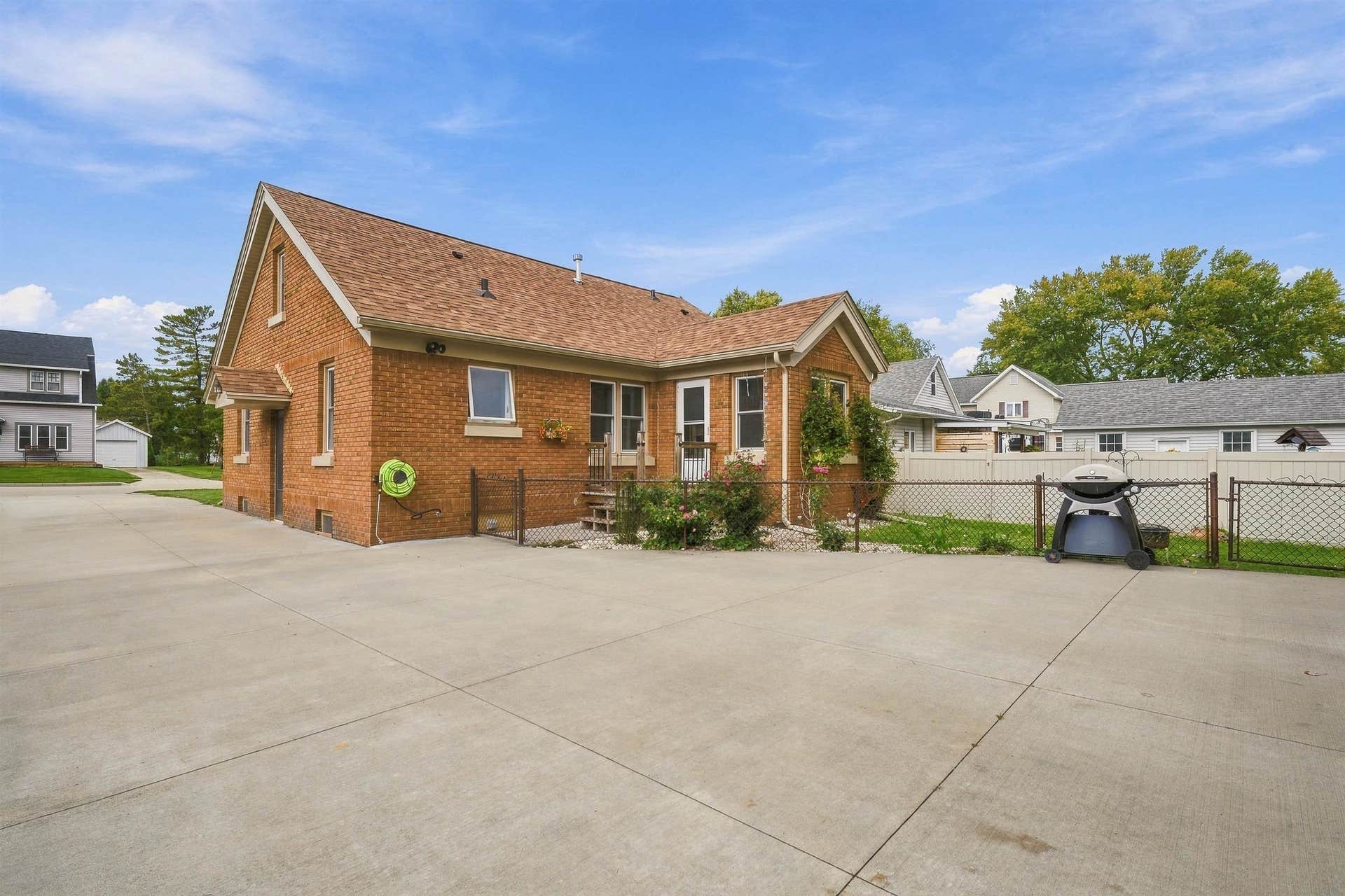 106 Center Street, Fox Lake, WI 53933