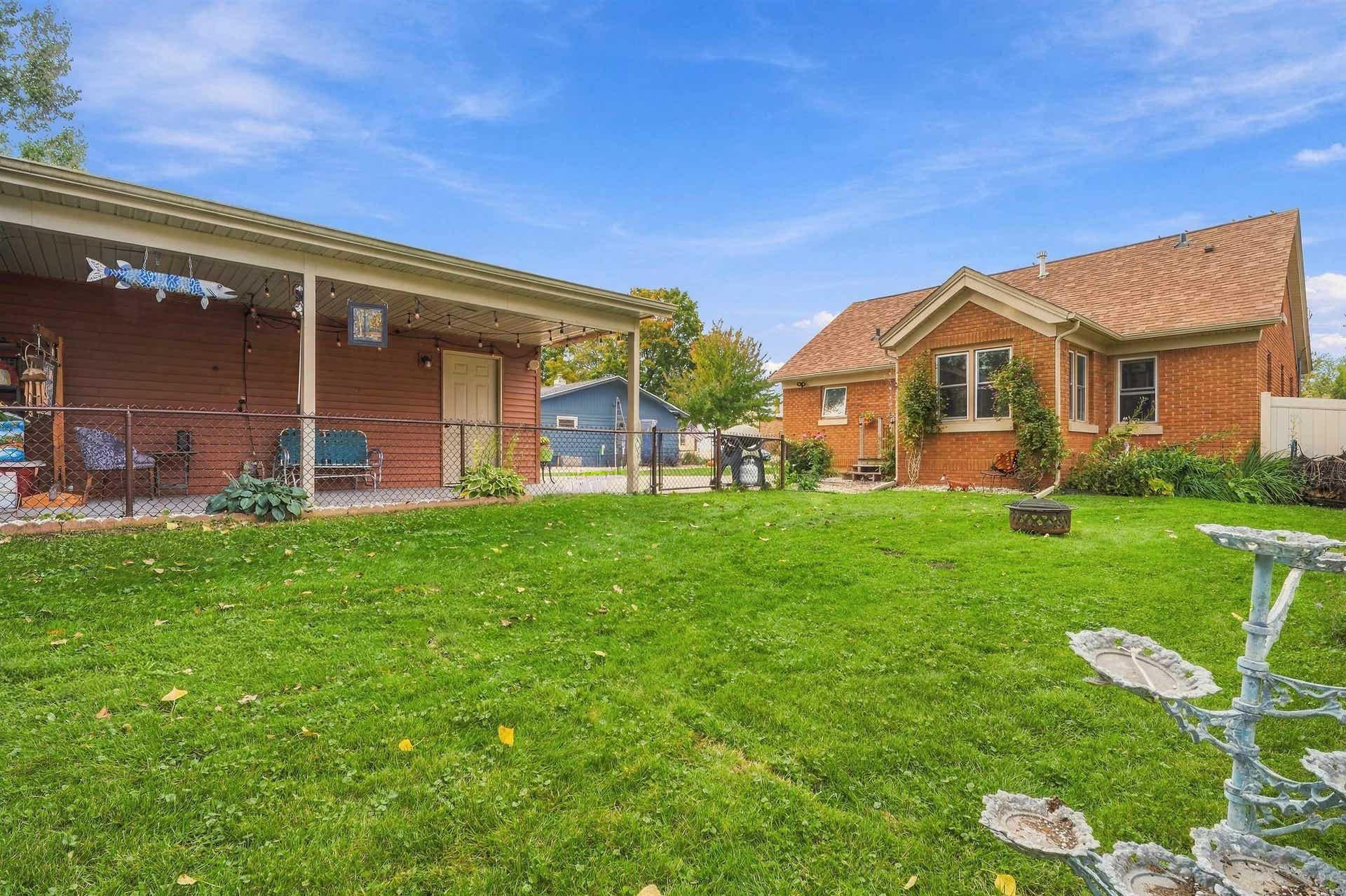 106 Center Street, Fox Lake, WI 53933