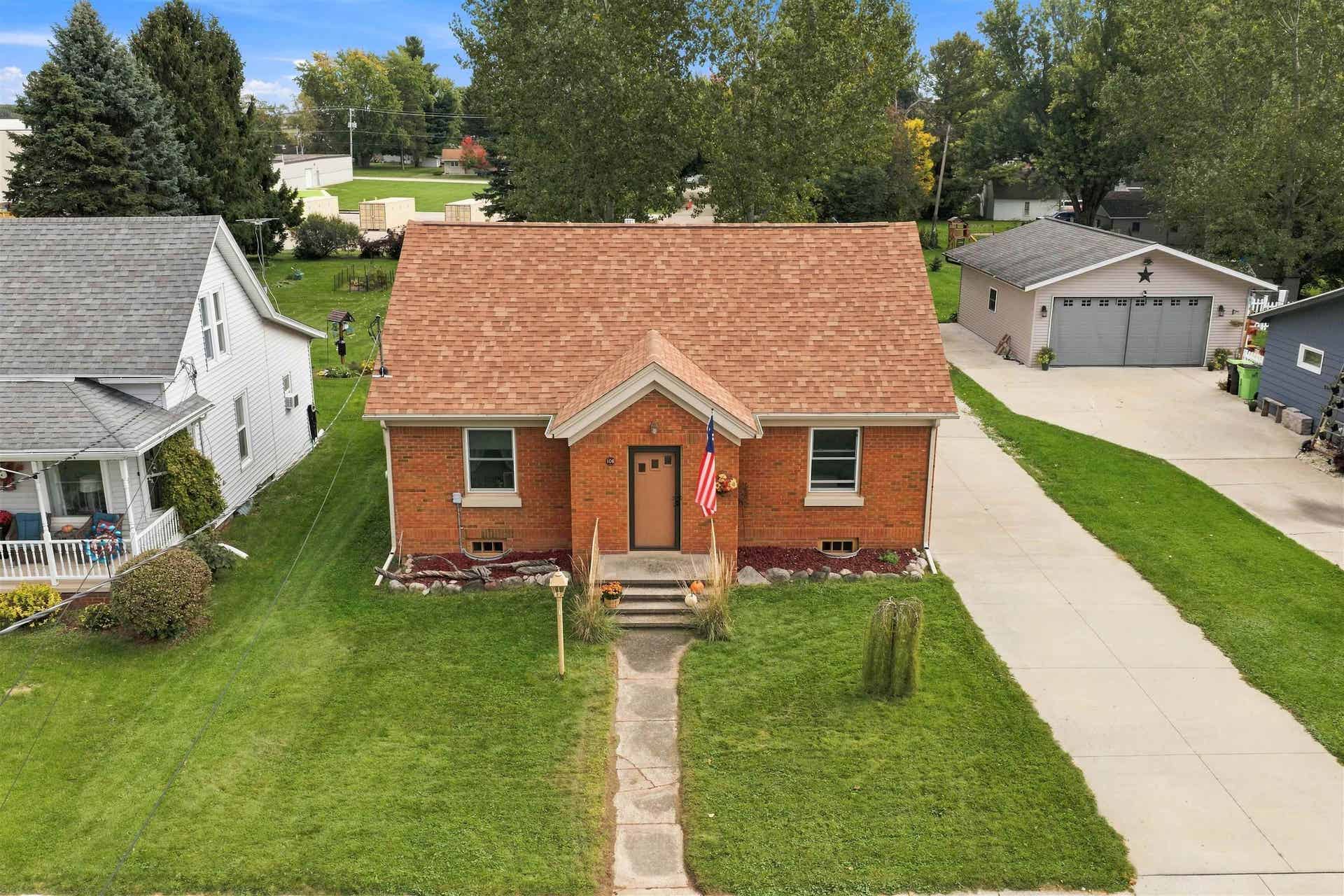 106 Center Street, Fox Lake, WI 53933