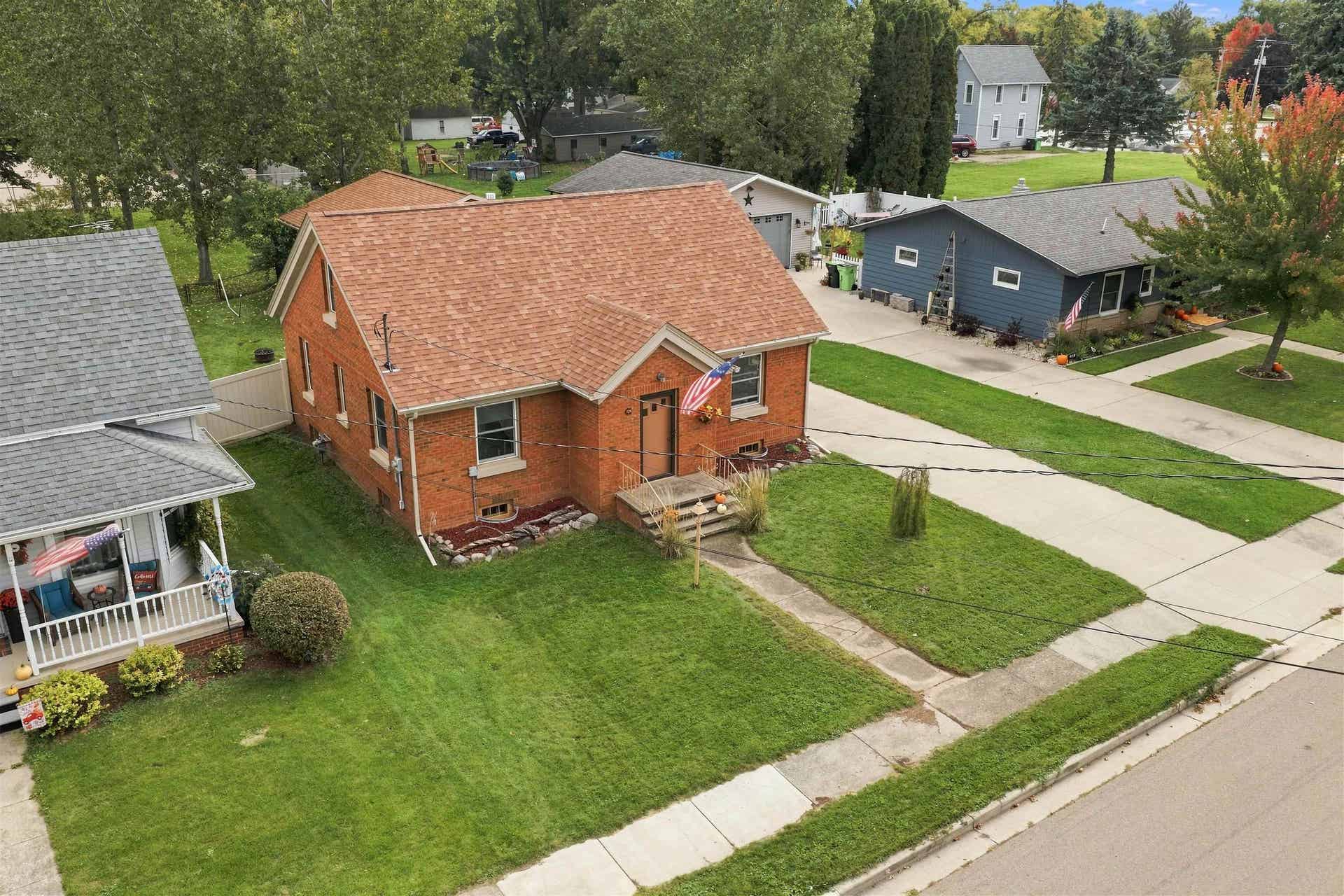 106 Center Street, Fox Lake, WI 53933