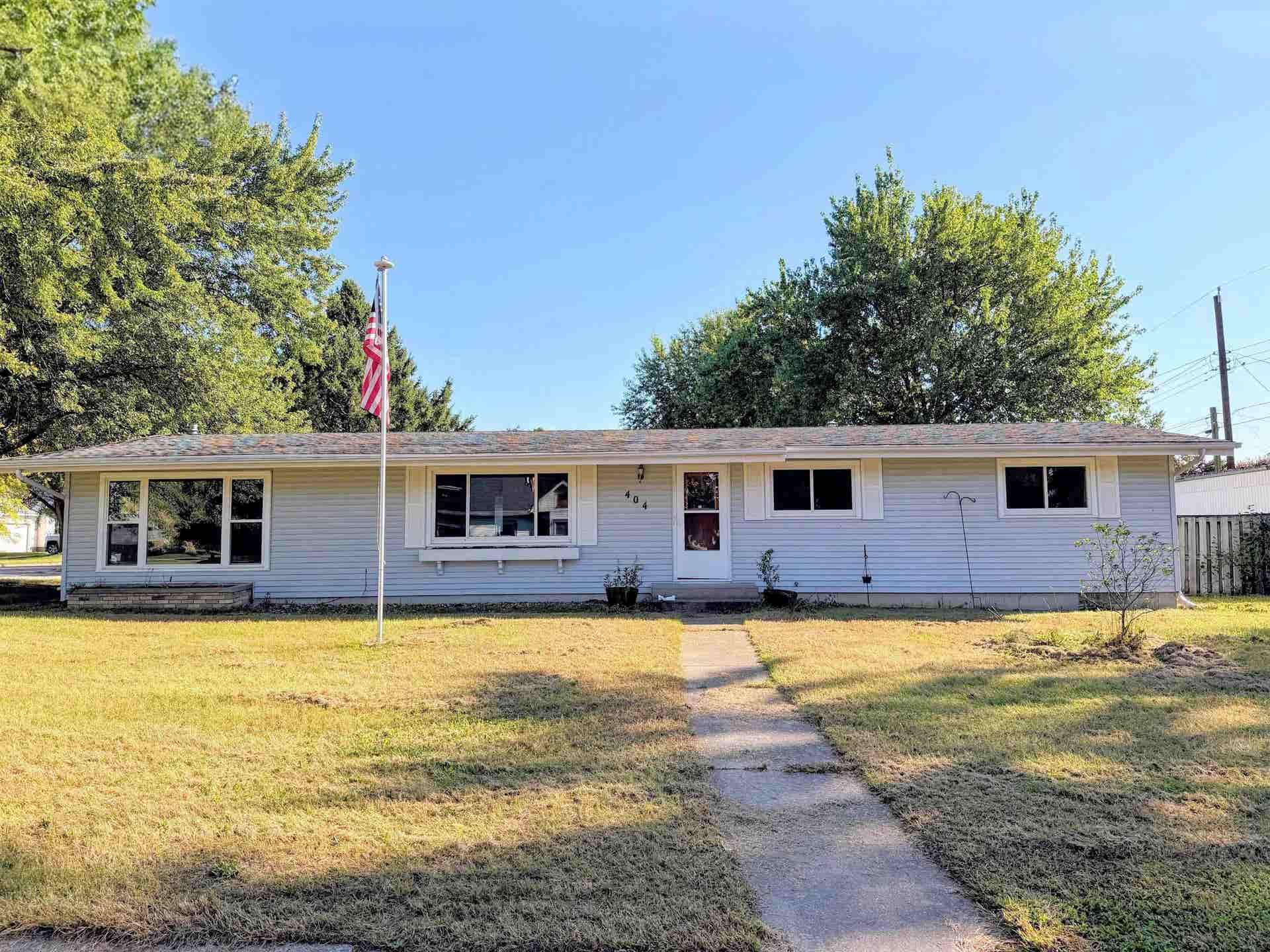 404 E Broadway Street, Prairie Du Chien, WI 53821