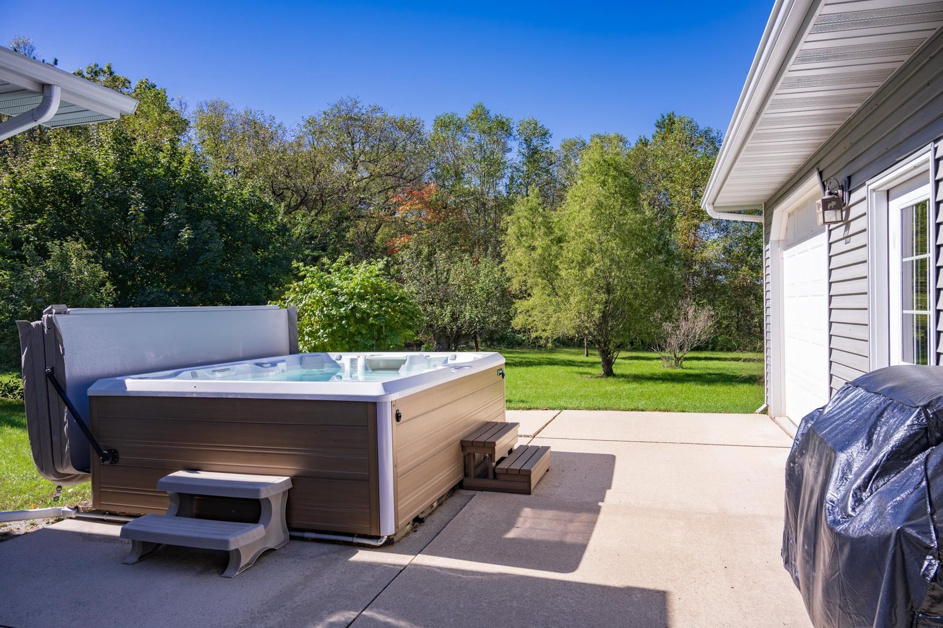 N3605 Householder Lane, Lemonweir, WI 53948