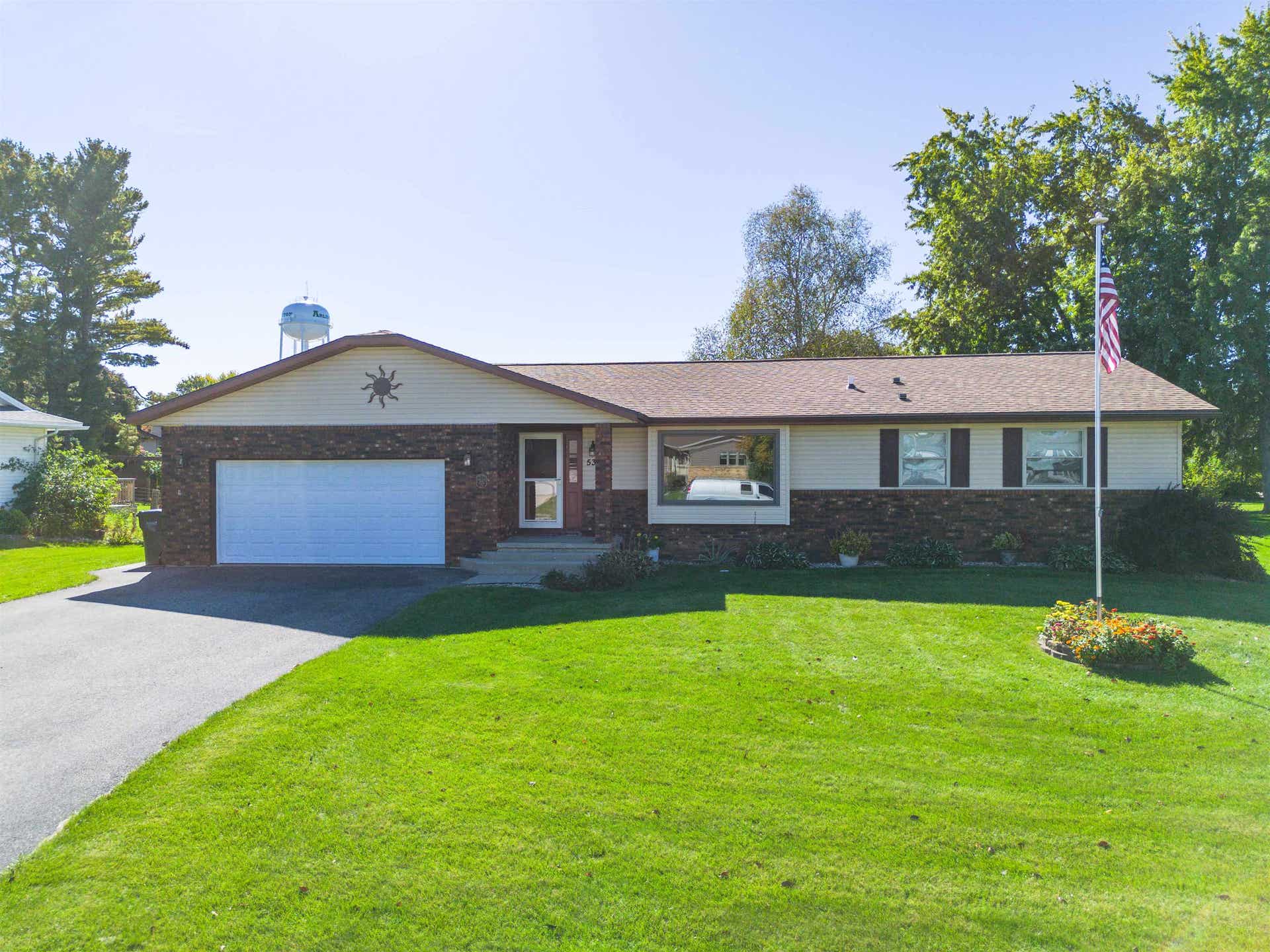 532 Santa Maria Drive, Arlington, WI 53911
