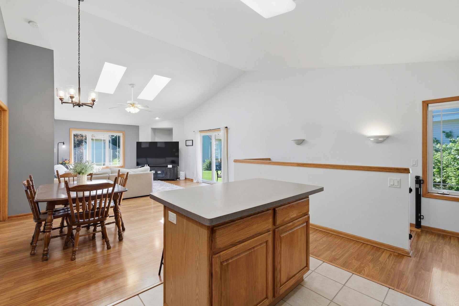 1051-1053 Tamarack Way, Verona, WI 53593