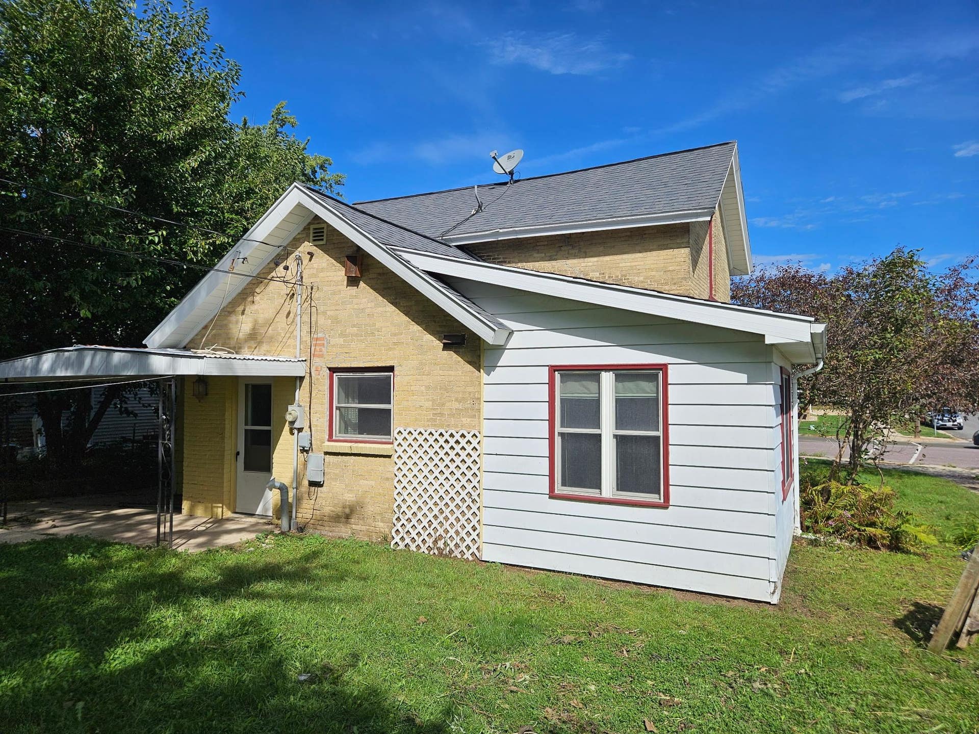 402 W Carroll Street, Portage, WI 53901