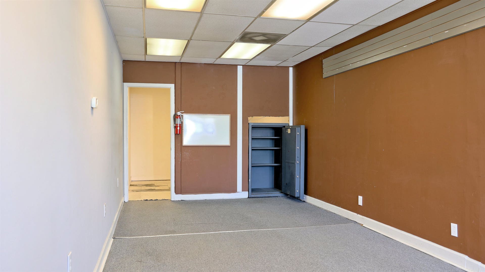 1087 E MAIN Street, Radford, VA 24141