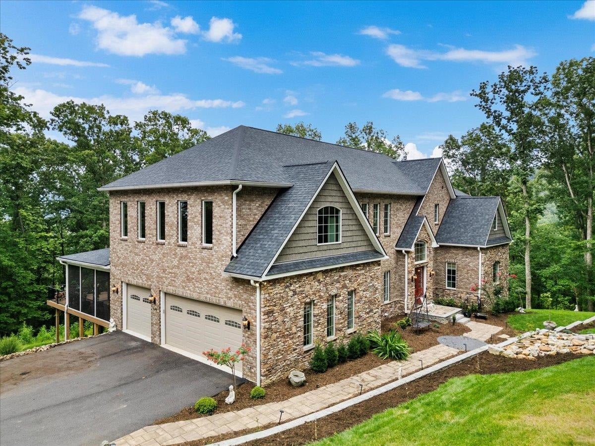399 Deercroft Drive, Blacksburg, VA 24060