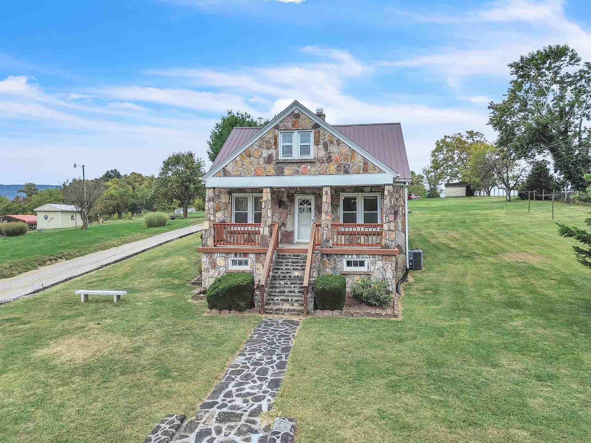 108 Ole Church Road, Pembroke, VA 24136