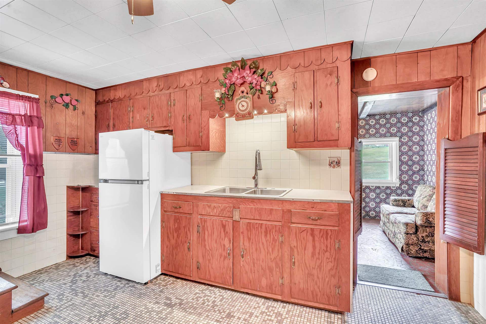 108 Ole Church Road, Pembroke, VA 24136