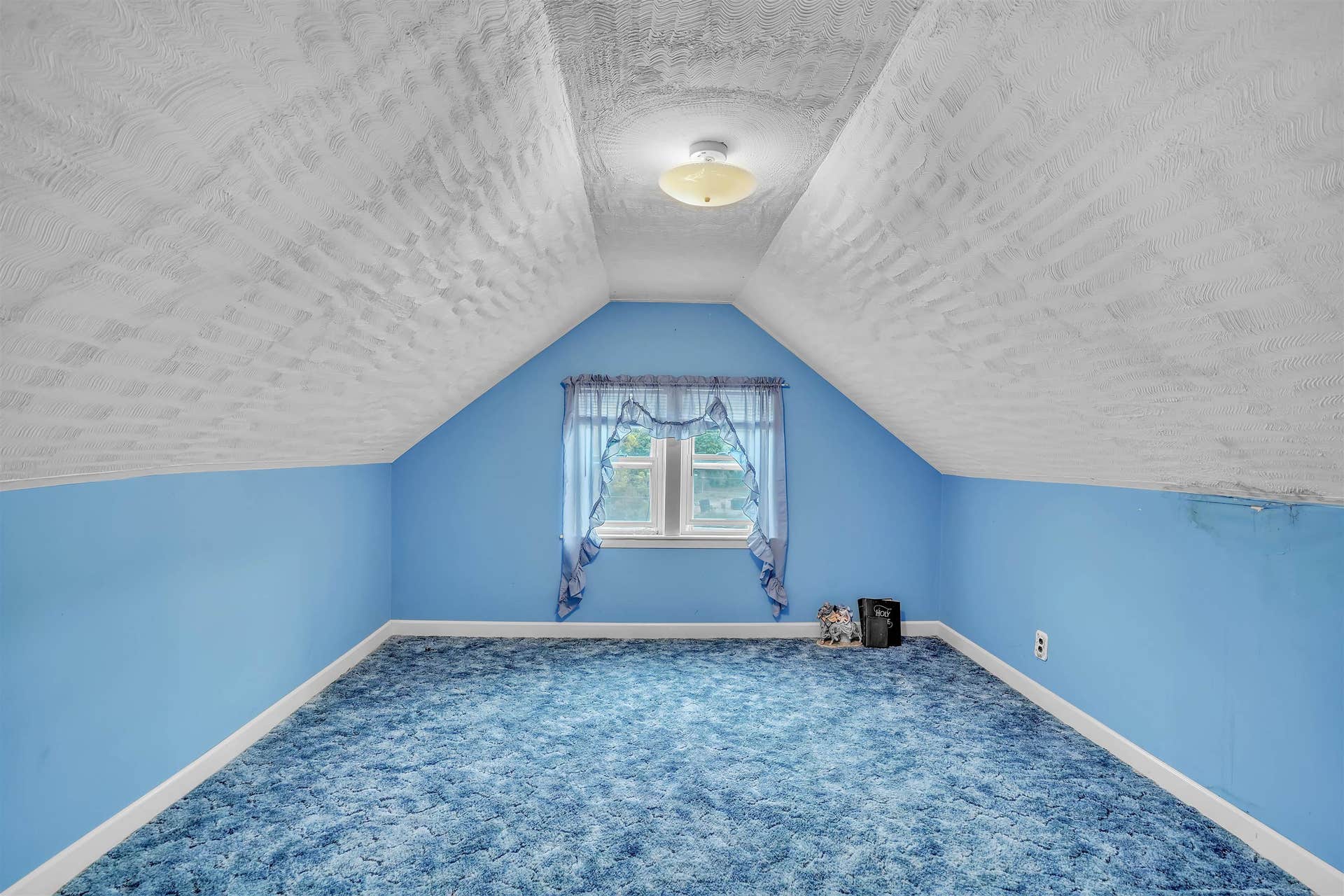 108 Ole Church Road, Pembroke, VA 24136