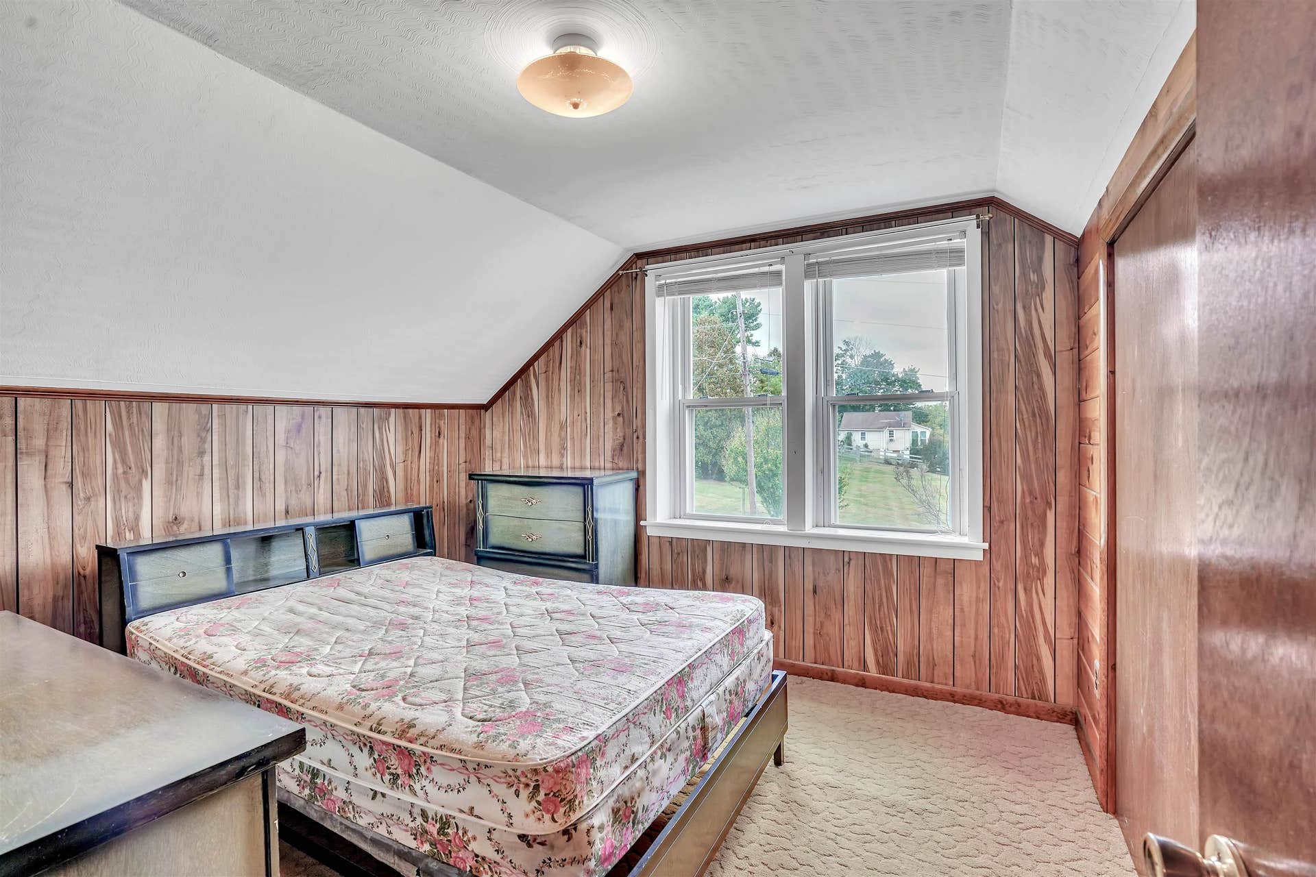 108 Ole Church Road, Pembroke, VA 24136