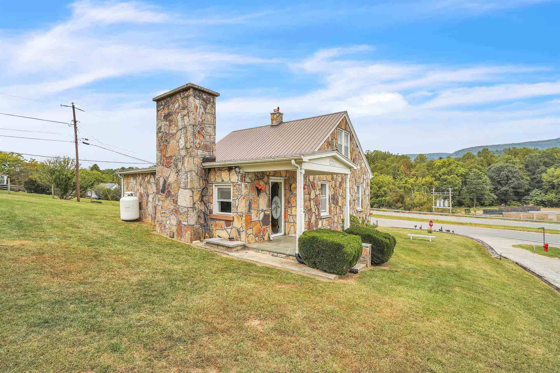108 Ole Church Road, Pembroke, VA 24136
