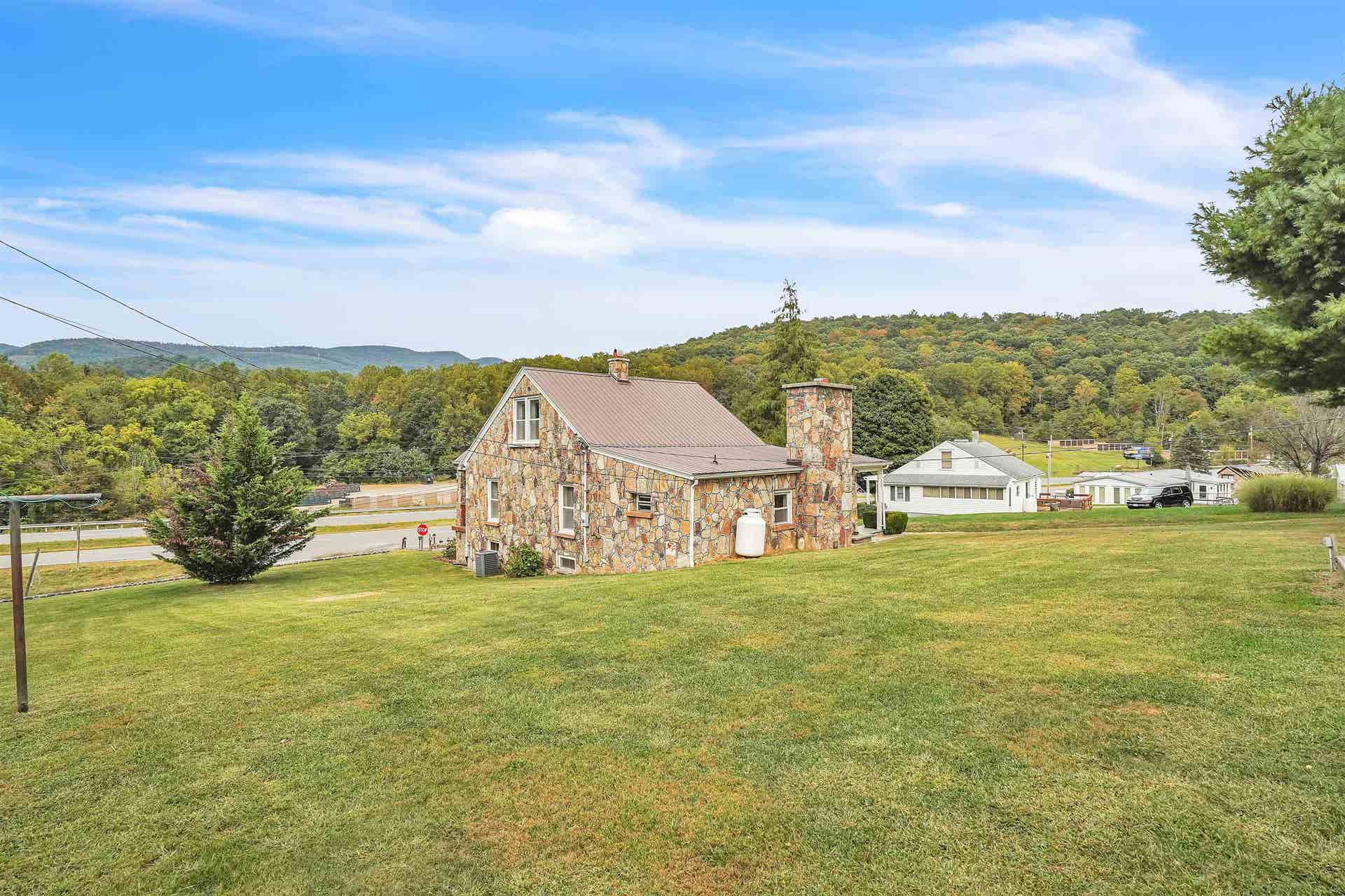 108 Ole Church Road, Pembroke, VA 24136