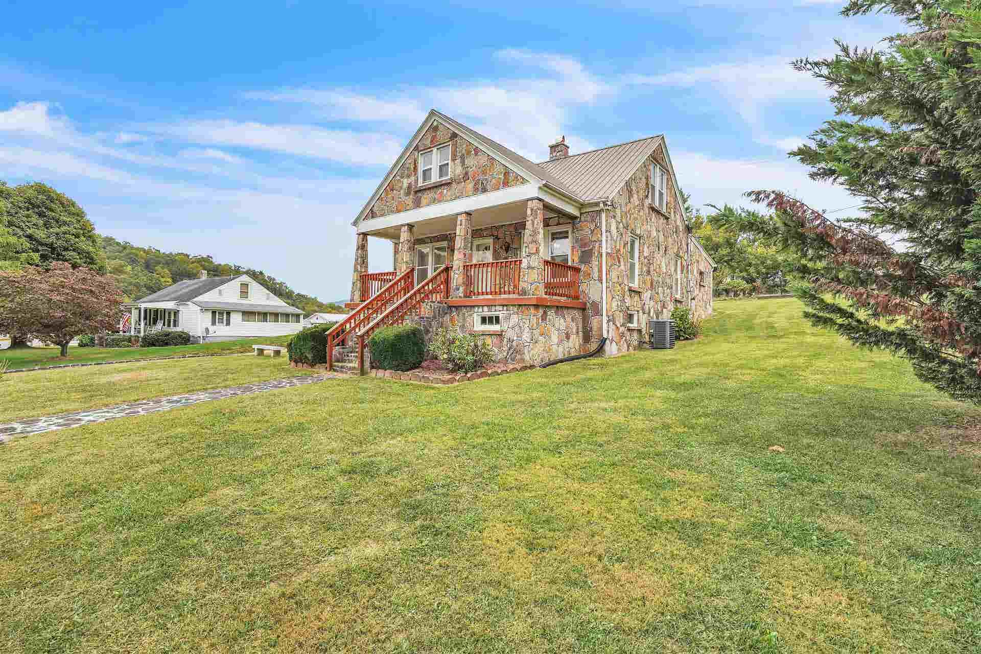 108 Ole Church Road, Pembroke, VA 24136
