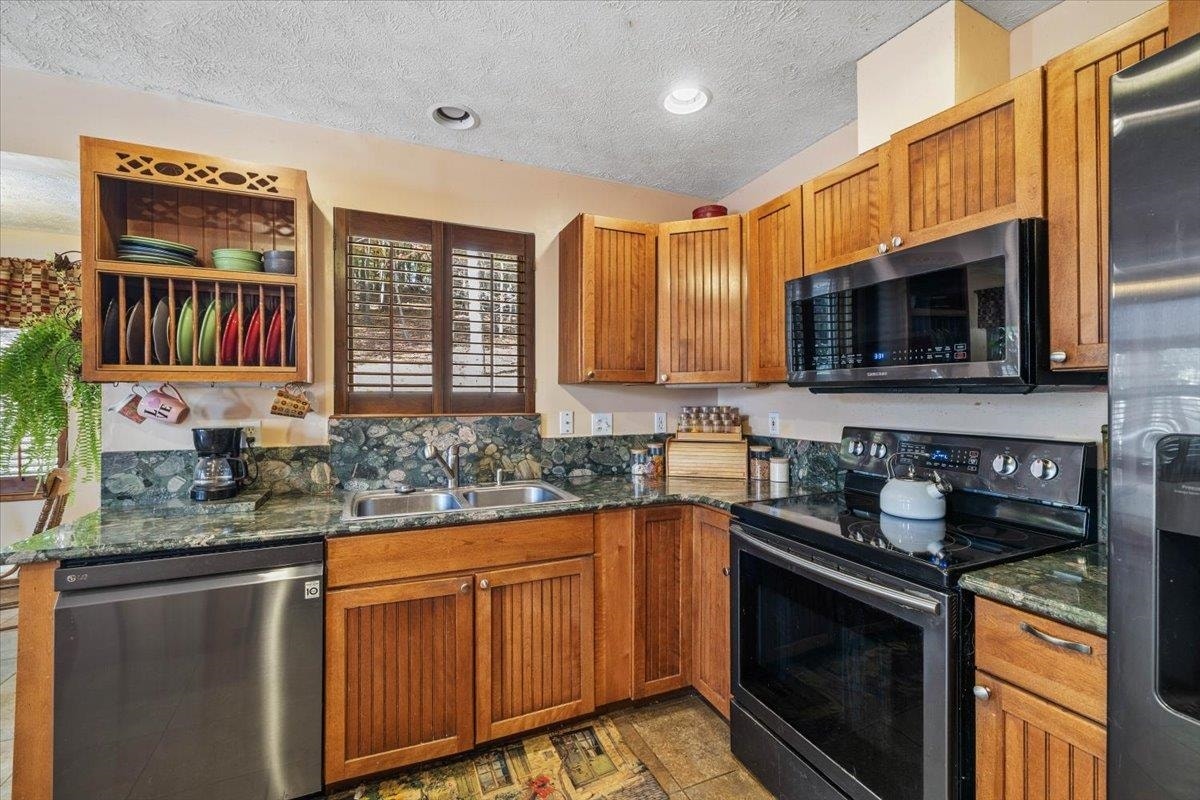 1490 RED HAWK Run, Christiansburg, VA 24073