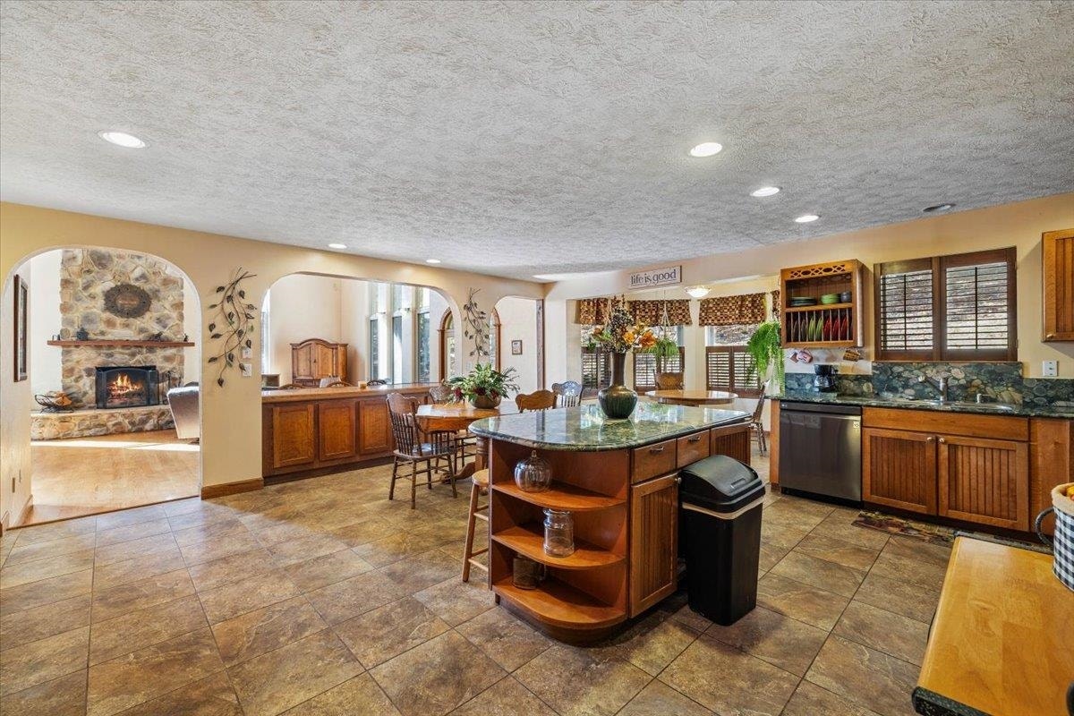 1490 RED HAWK Run, Christiansburg, VA 24073