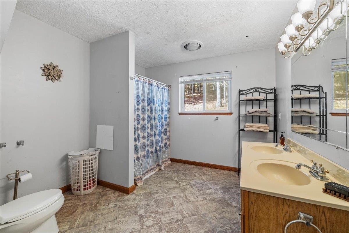 1490 RED HAWK Run, Christiansburg, VA 24073