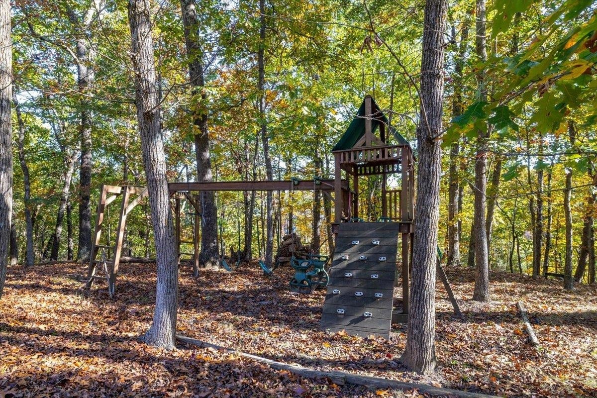 1490 RED HAWK Run, Christiansburg, VA 24073