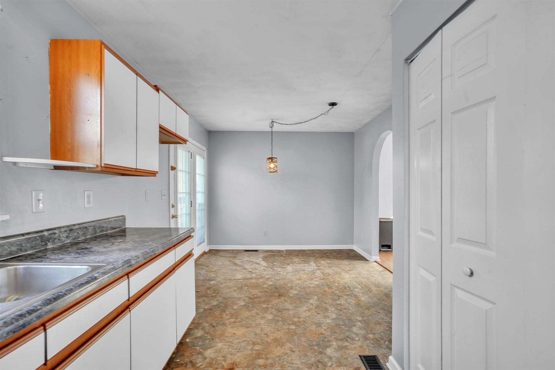 614 Morris Avenue, Pearisburg, VA 24134
