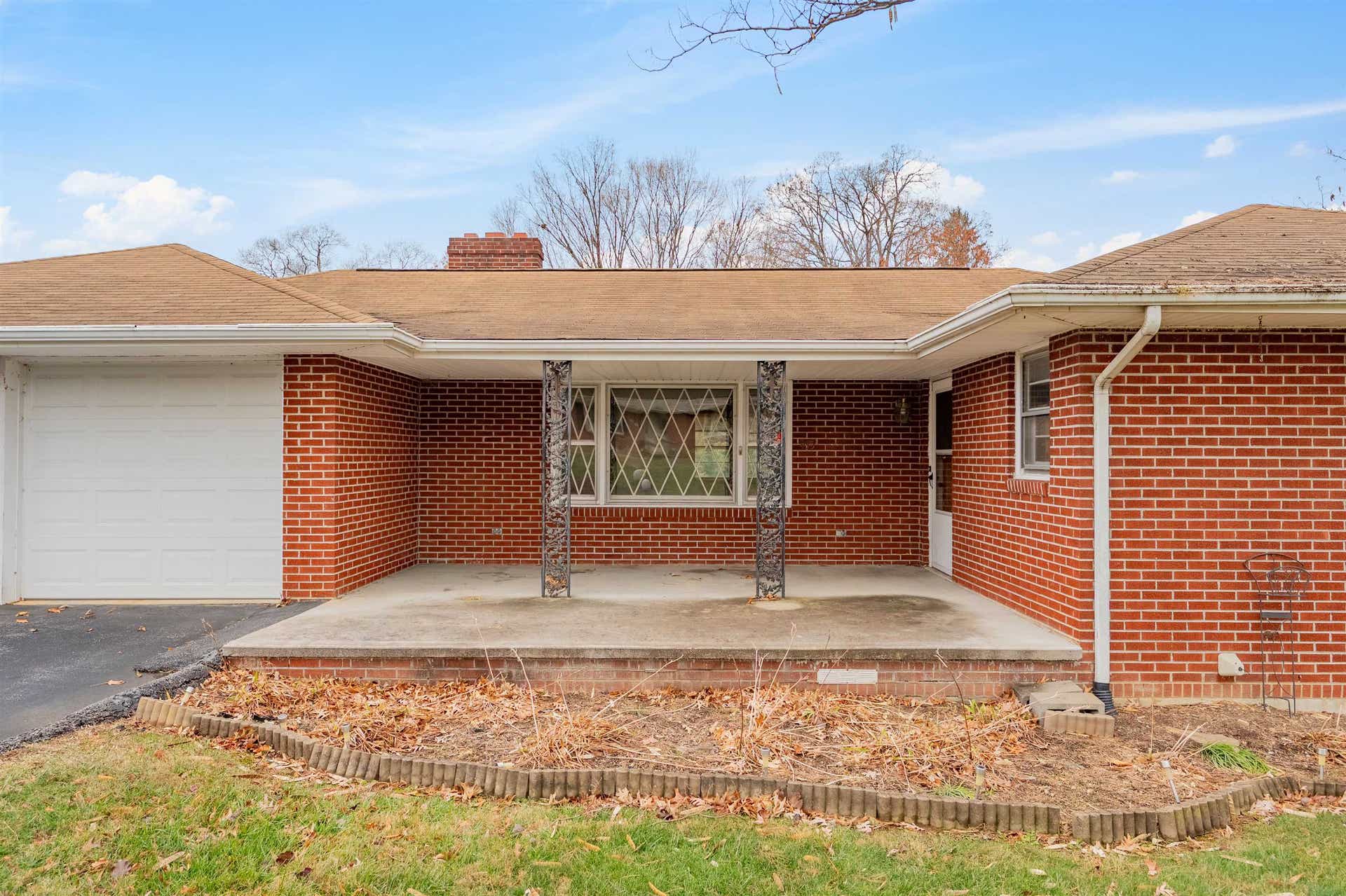 935 HUMMINGBIRD Drive, Christiansburg, VA 24073