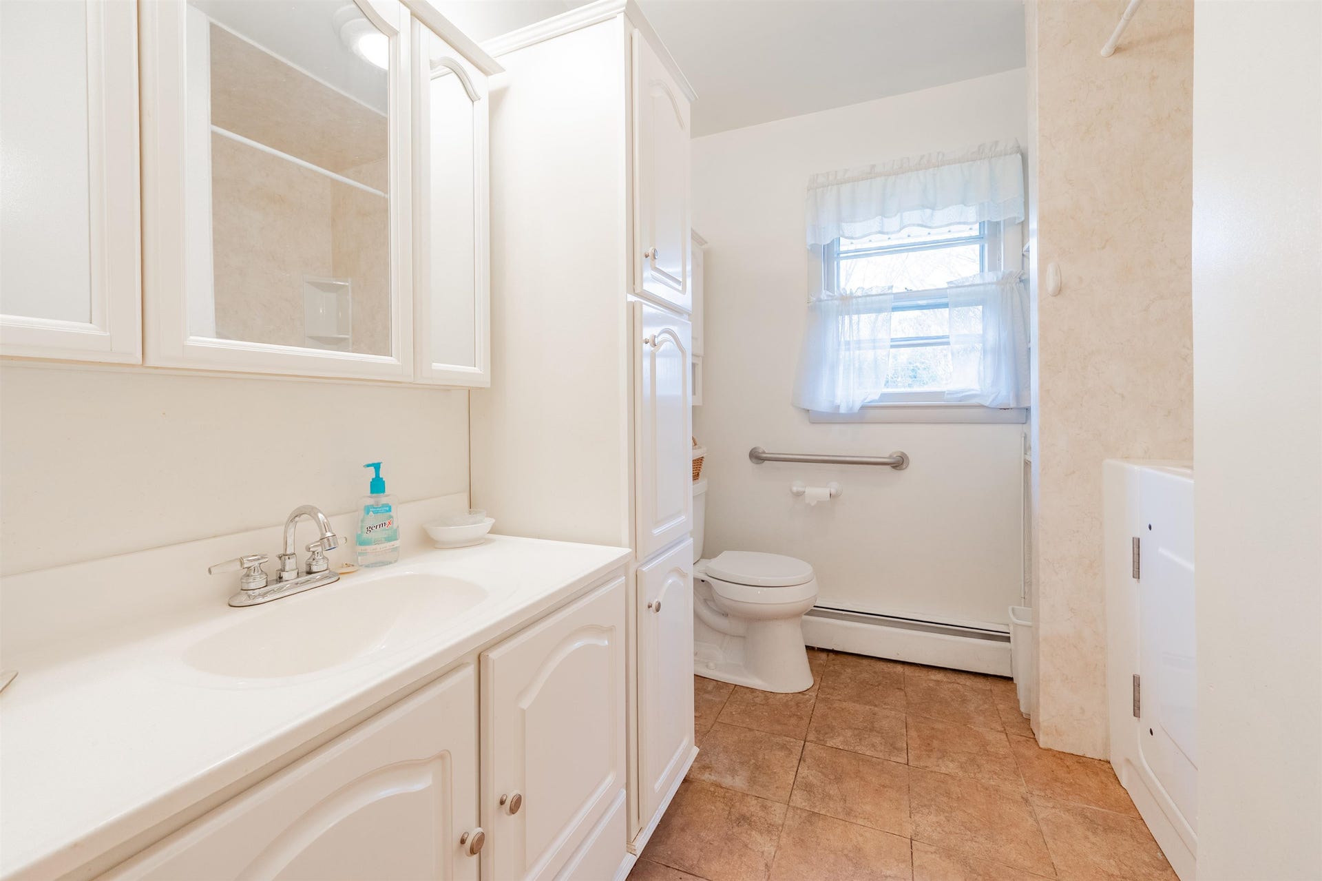 935 HUMMINGBIRD Drive, Christiansburg, VA 24073