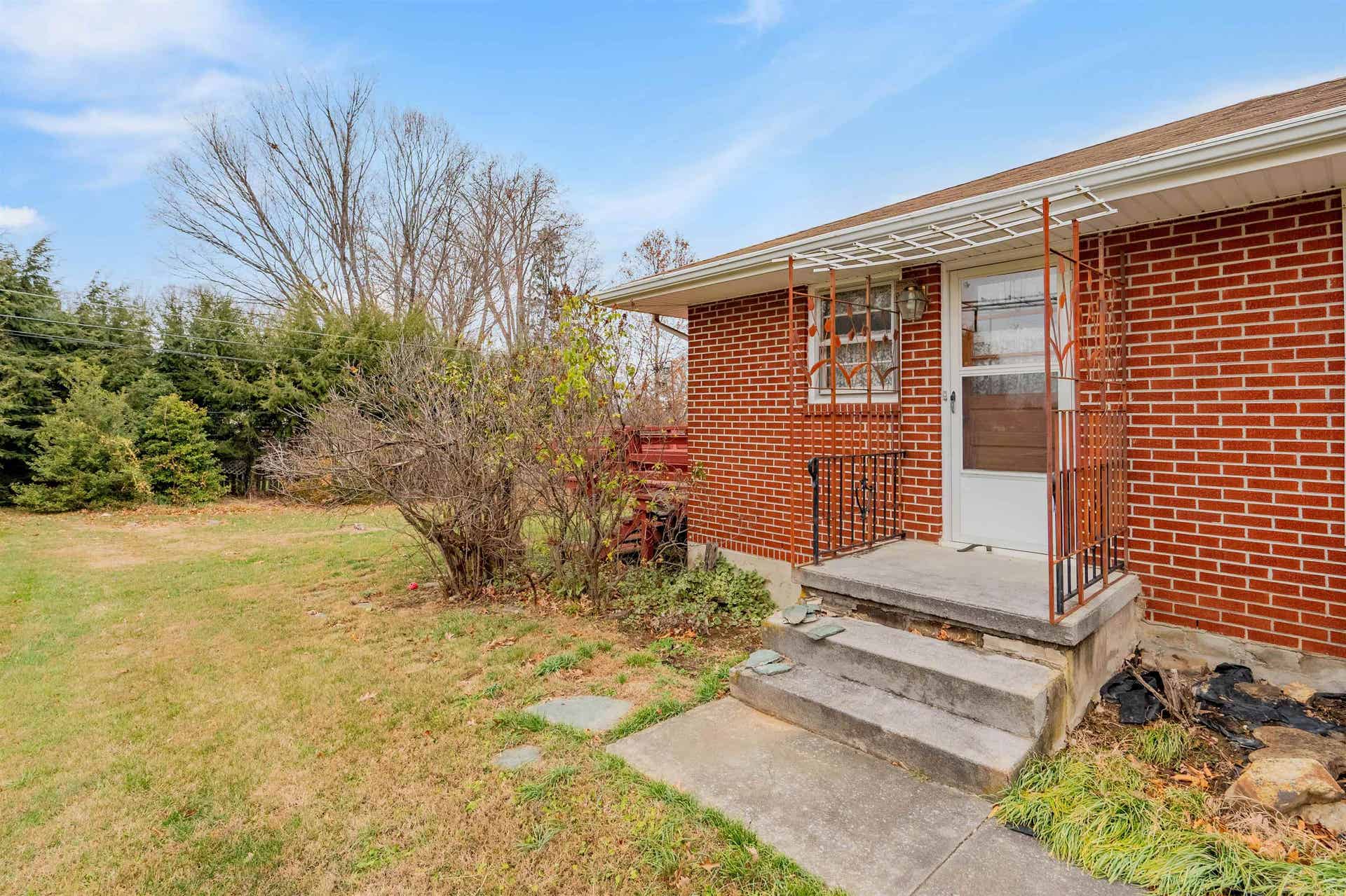 935 HUMMINGBIRD Drive, Christiansburg, VA 24073