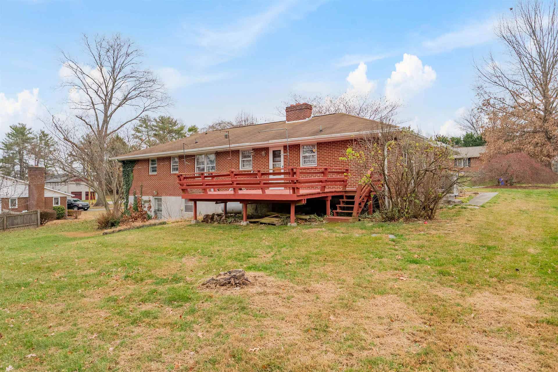 935 HUMMINGBIRD Drive, Christiansburg, VA 24073