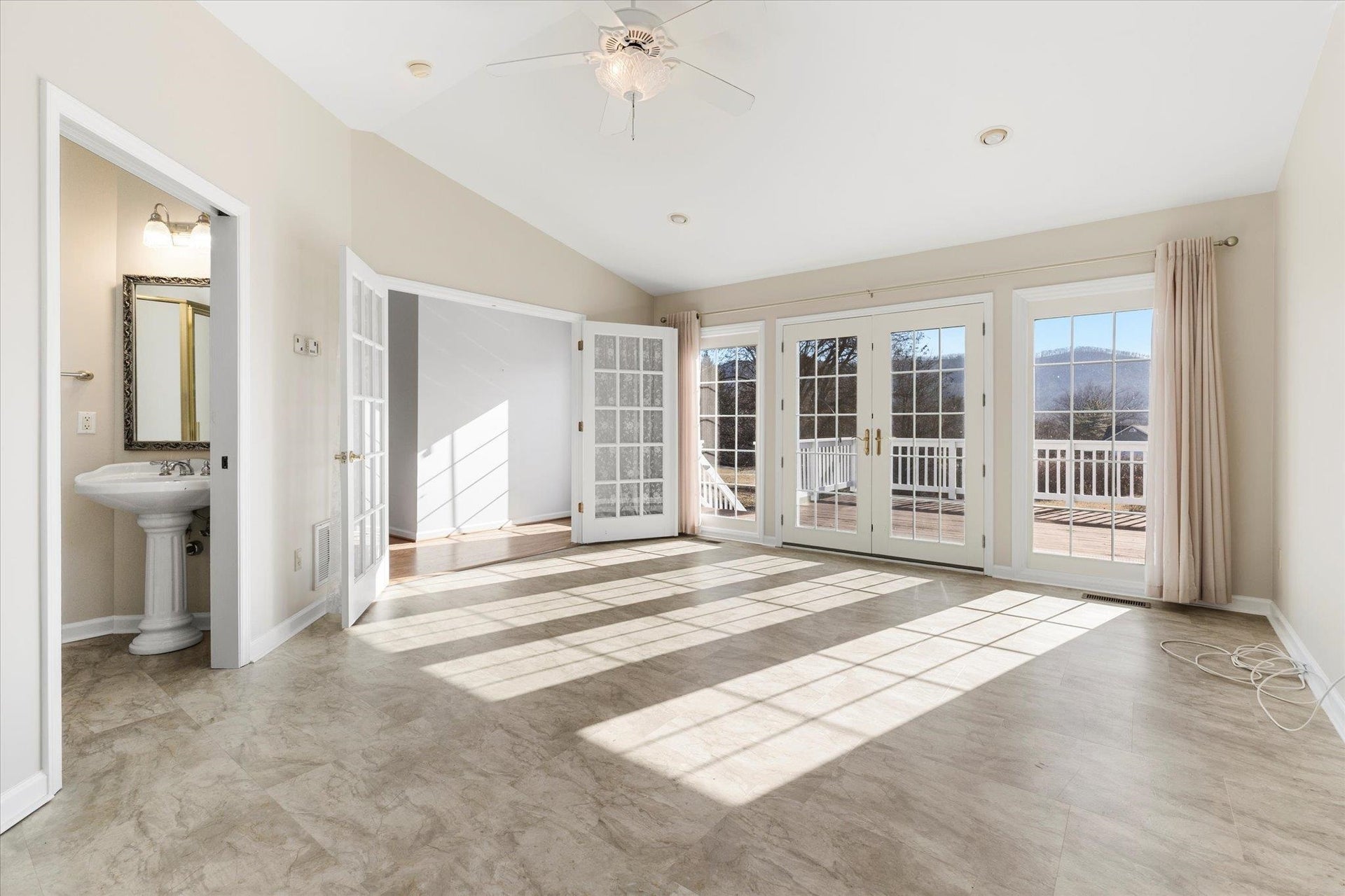 1645 Saint Andrews Circle, Blacksburg, VA 24060