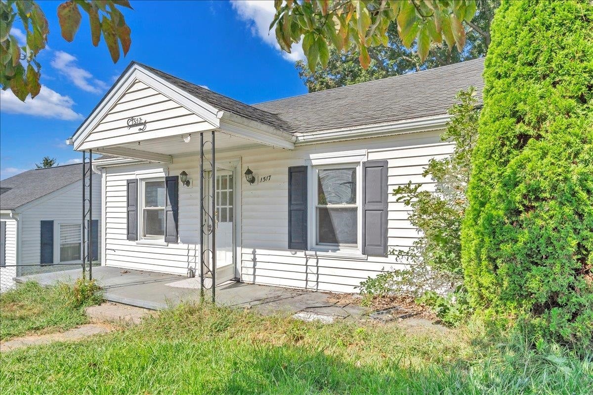 1517 5th Street, Radford, VA 24141