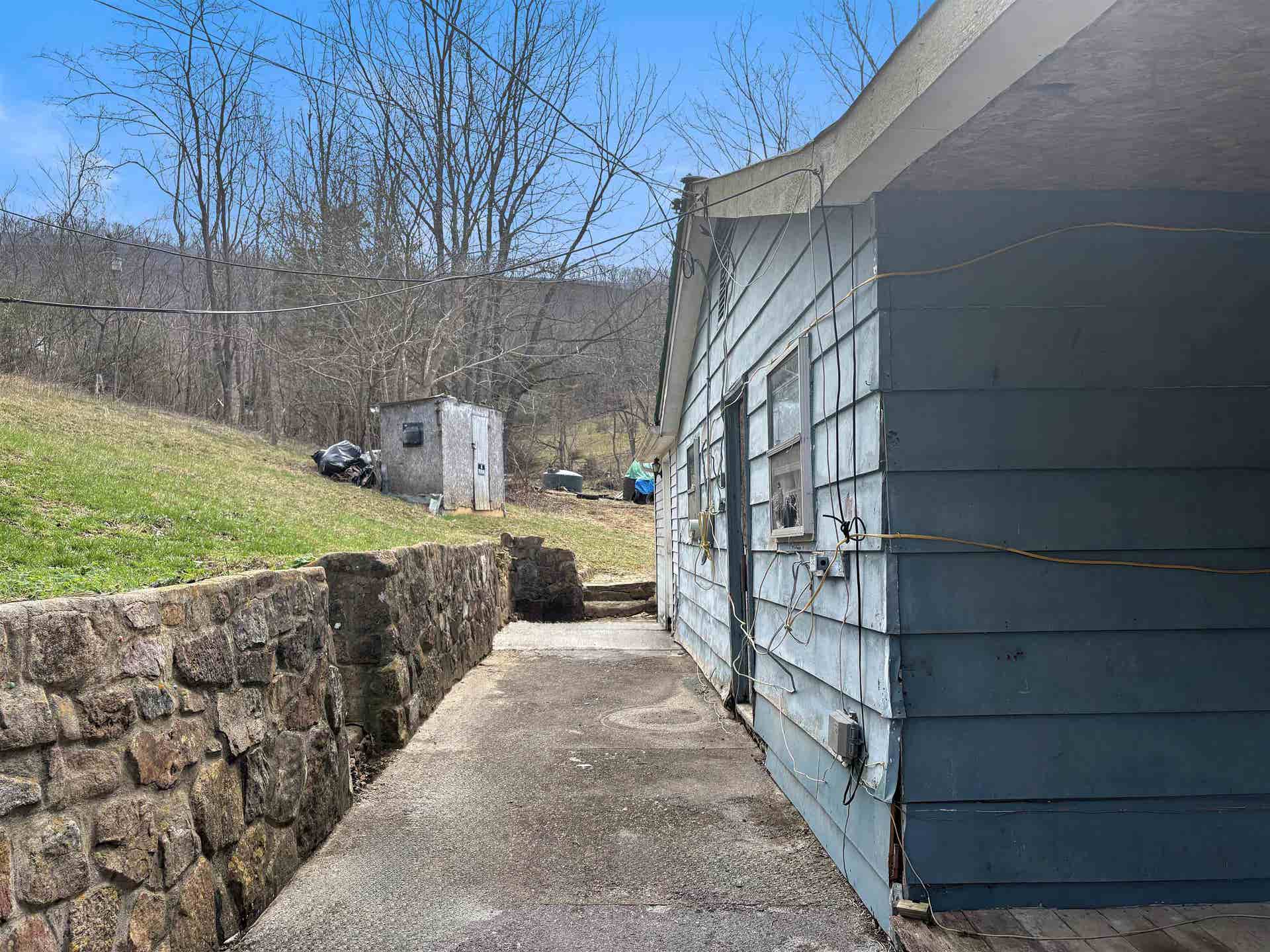 263 HOPKINS Road, Pearisburg, VA 24134