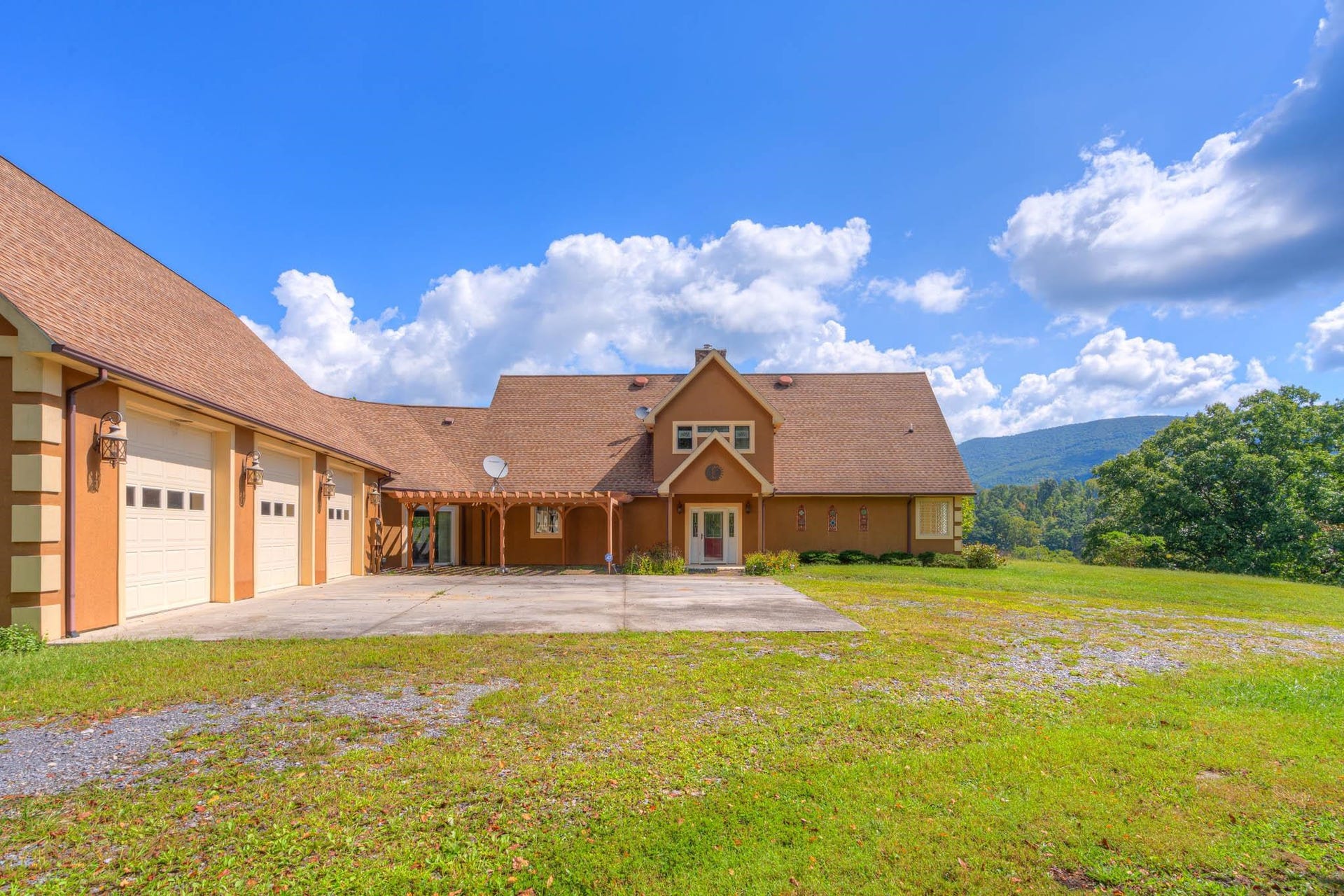 1782 WOLF CREEK Road, Narrows, VA 24124