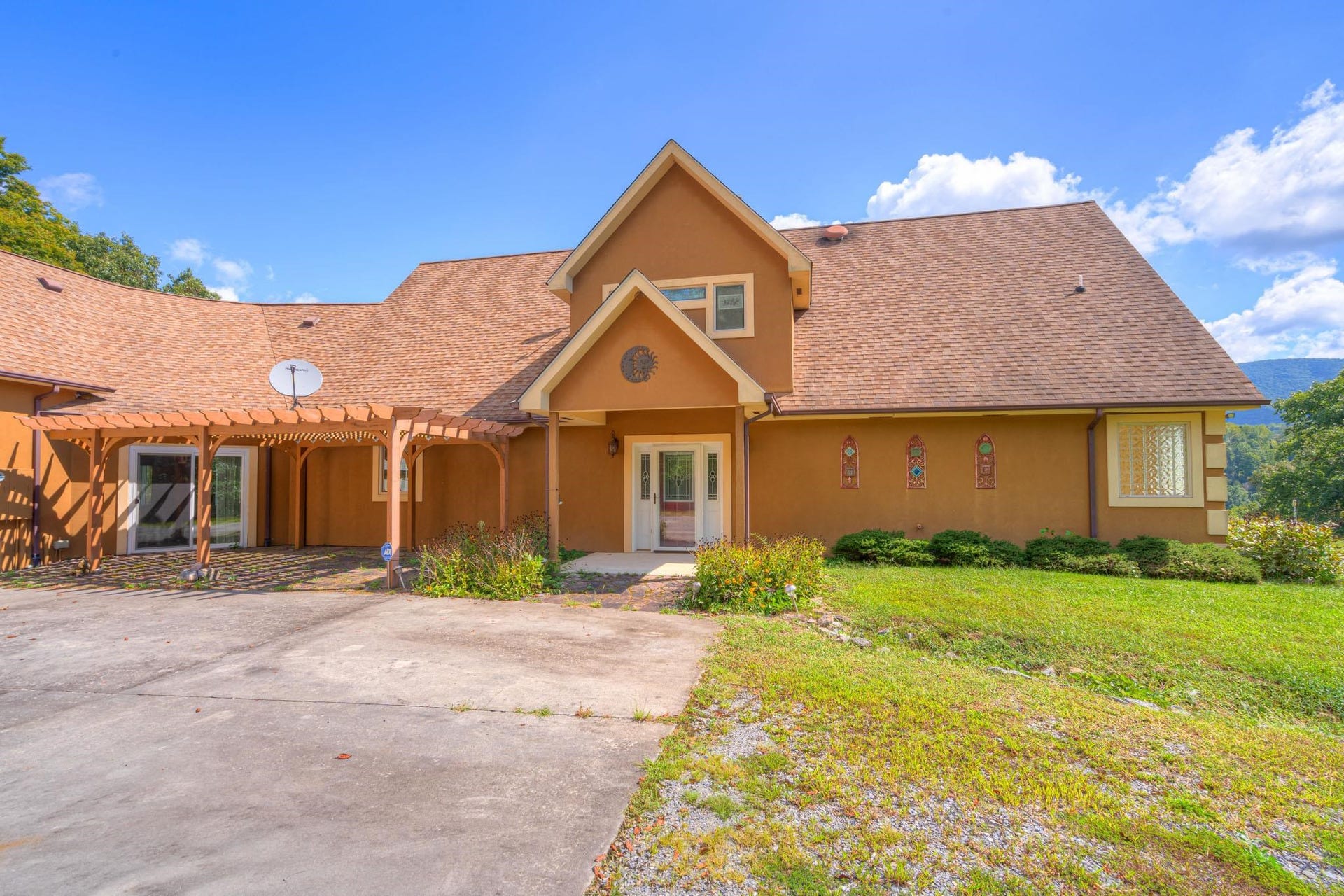 1782 WOLF CREEK Road, Narrows, VA 24124