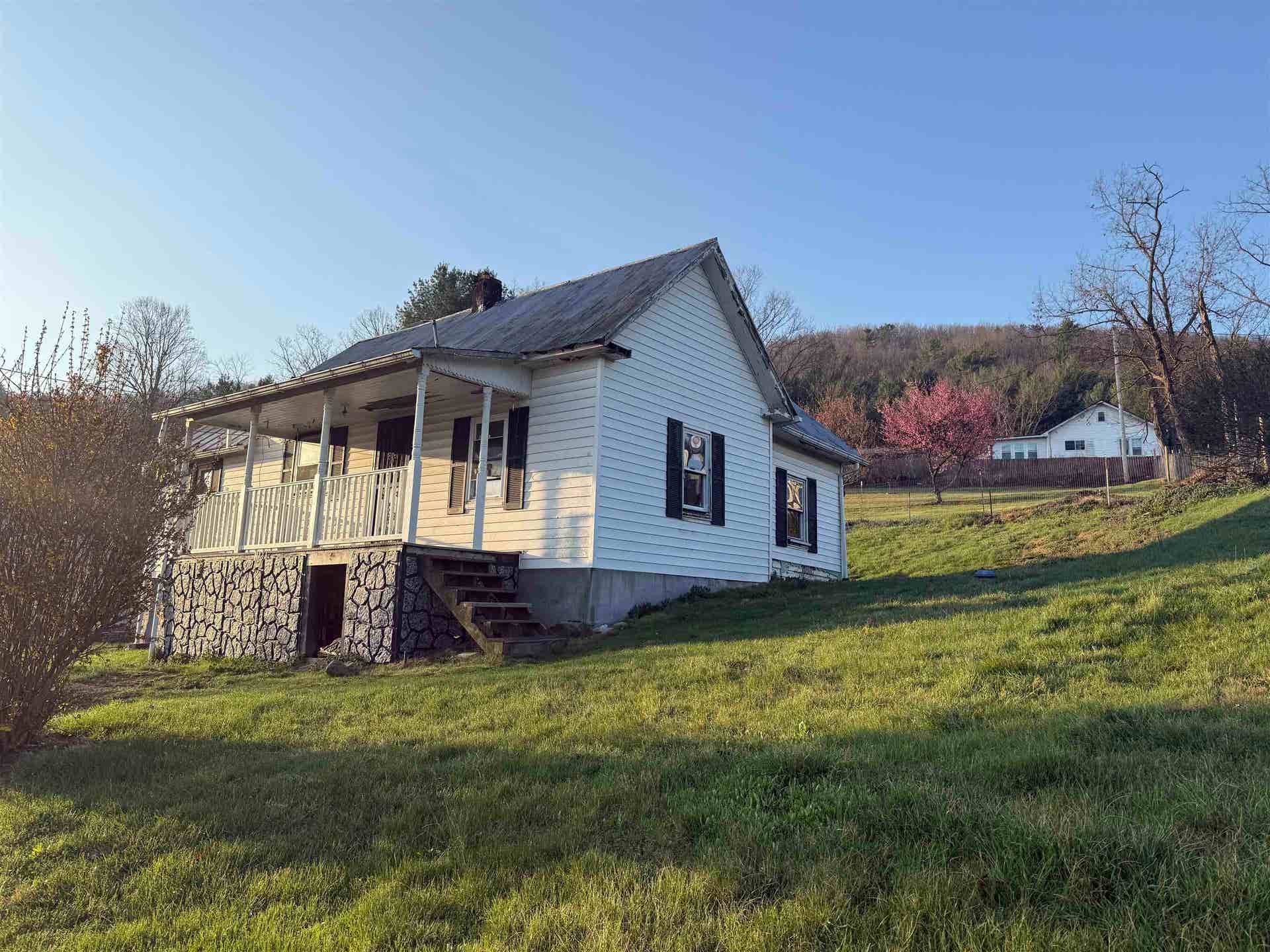 1023 Ramsey Mountain Road, Max Meadows, VA 24360