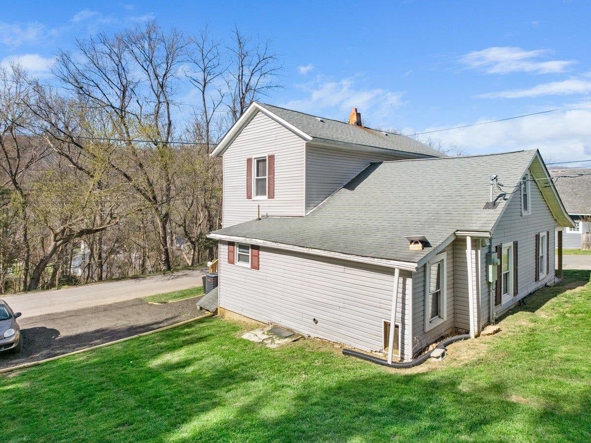 208 Holston Street, Narrows, VA 24124