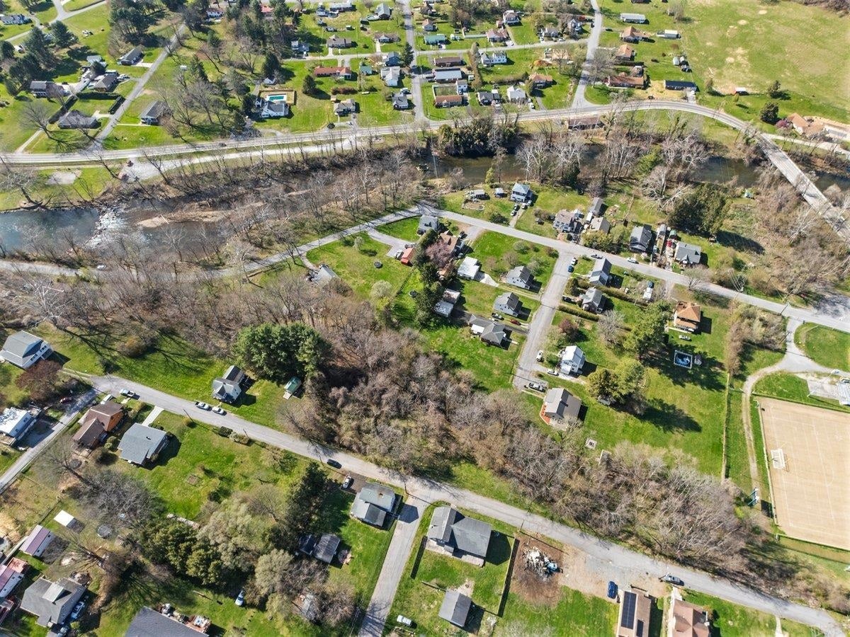 208 Holston Street, Narrows, VA 24124