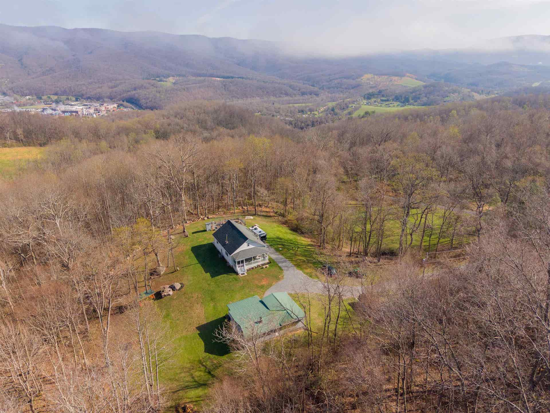 725 Cross Avenue, Pearisburg, VA 24134