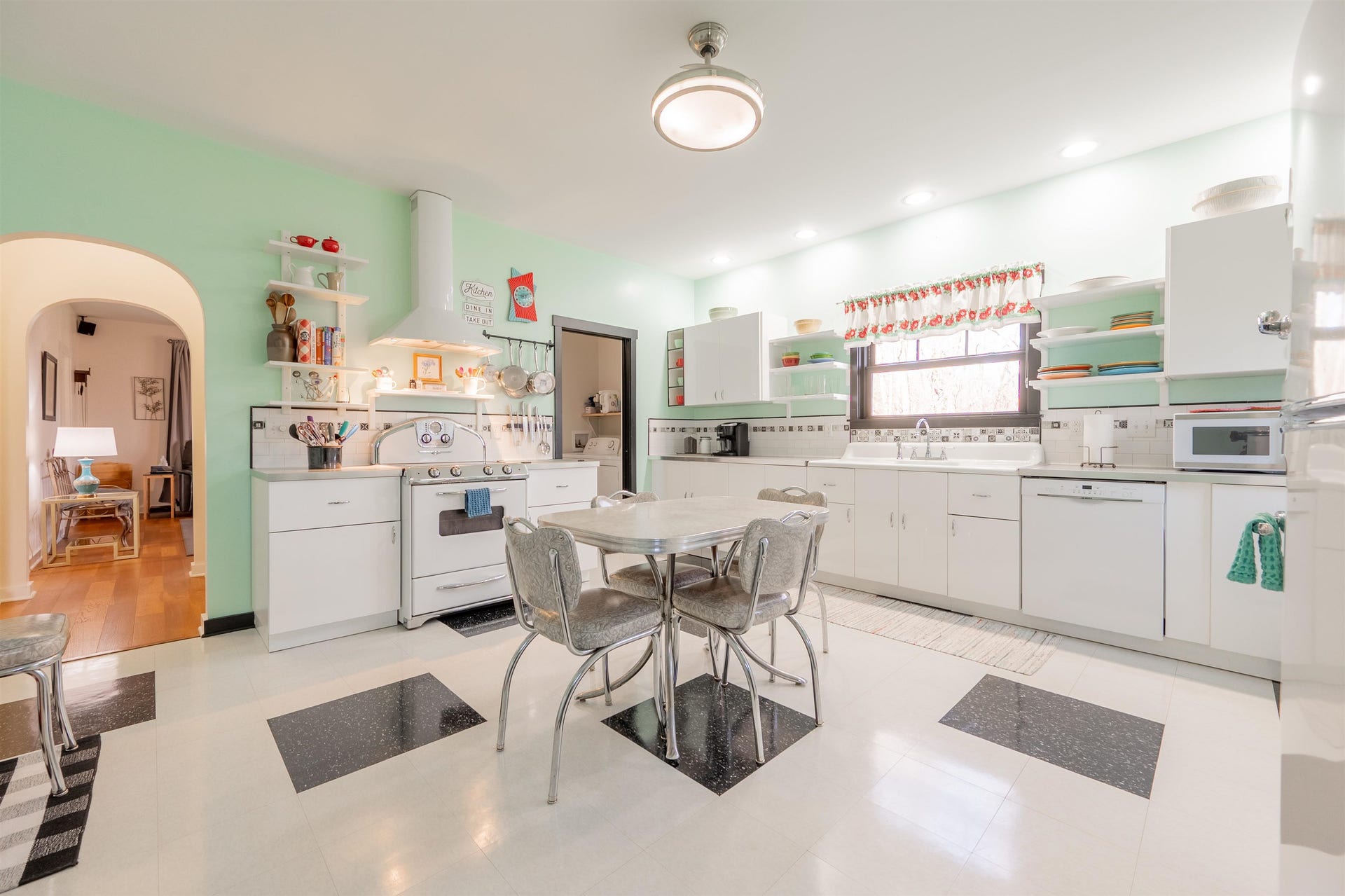 725 Cross Avenue, Pearisburg, VA 24134