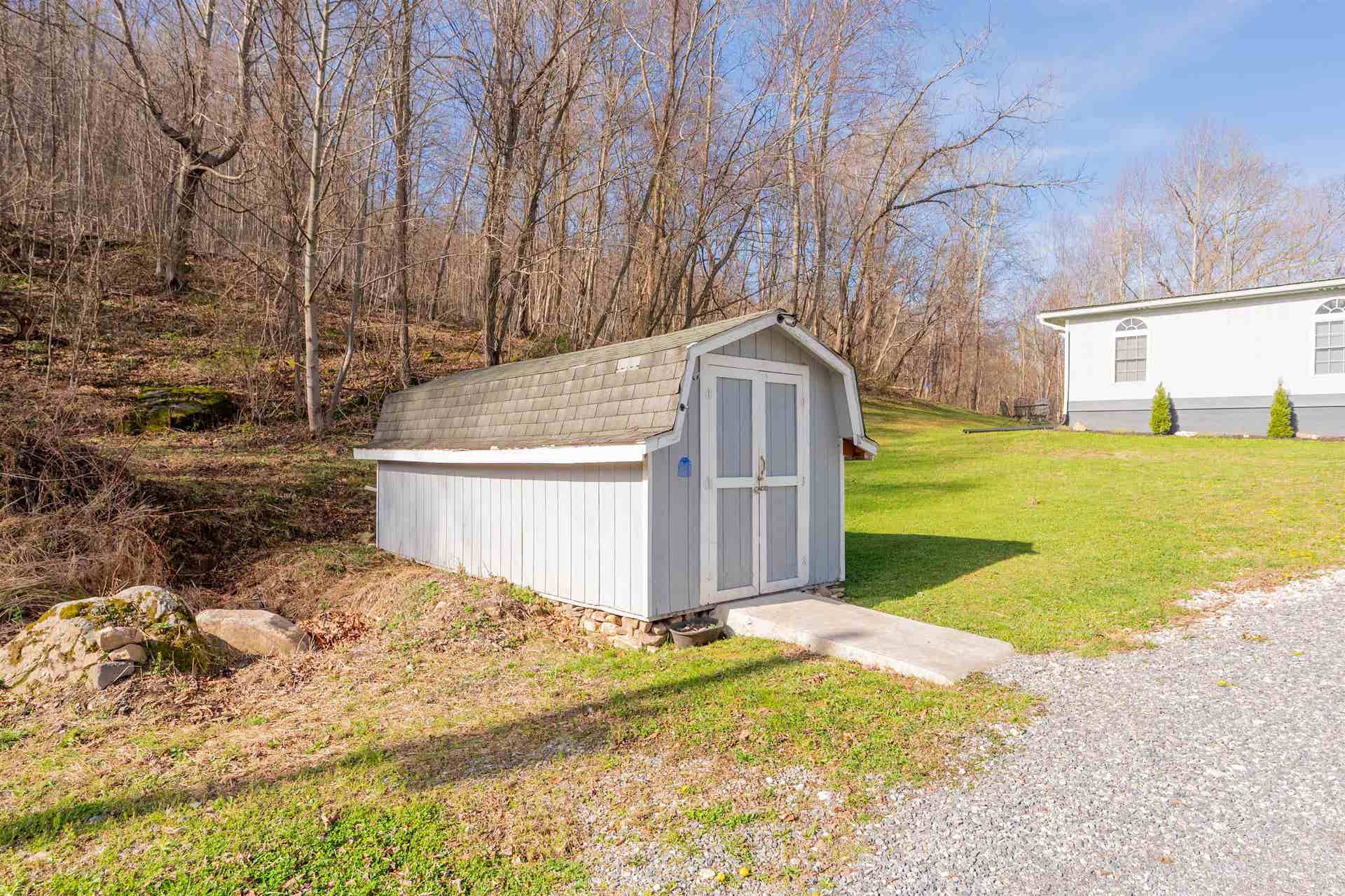 725 Cross Avenue, Pearisburg, VA 24134