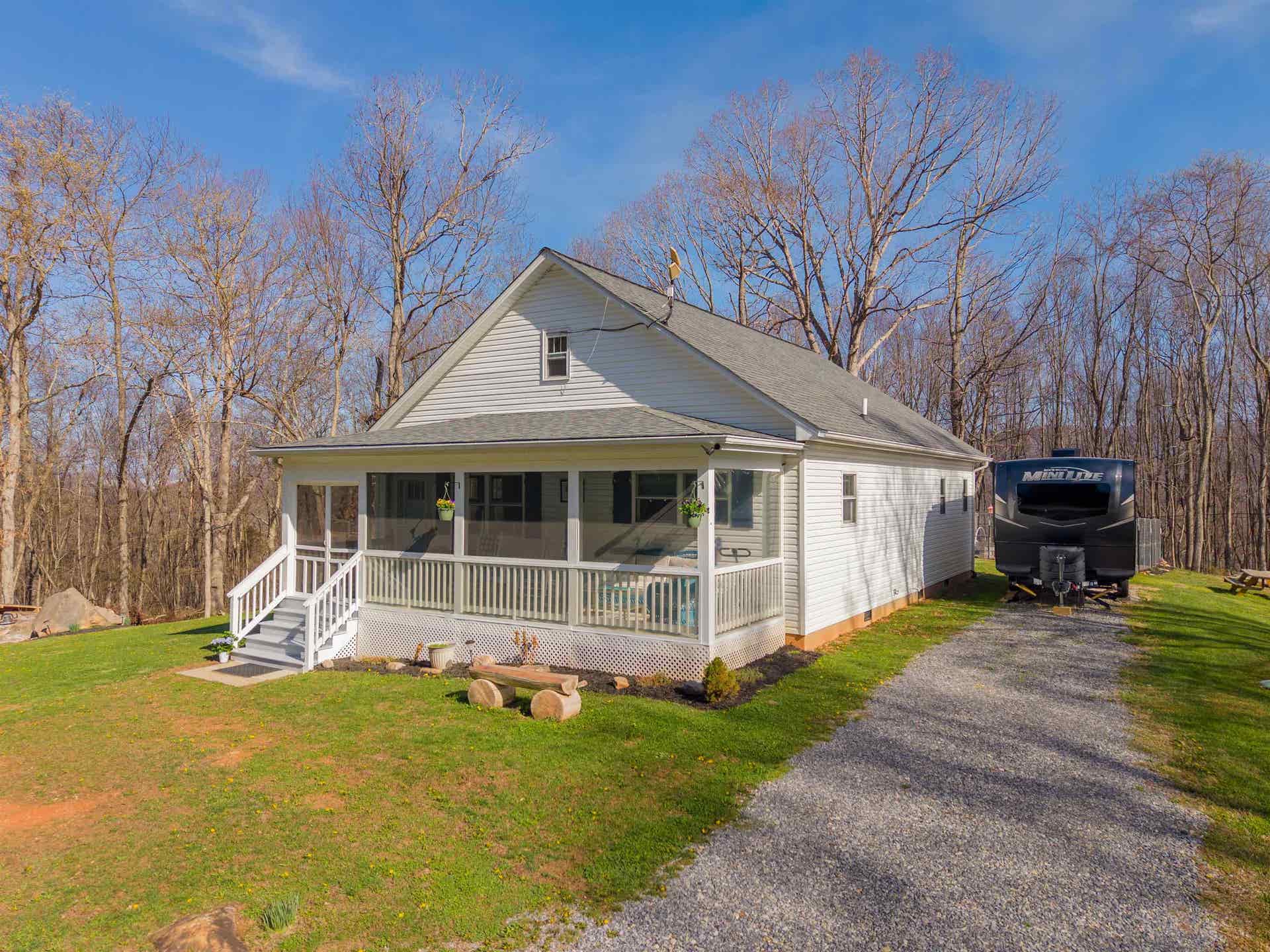 725 Cross Avenue, Pearisburg, VA 24134