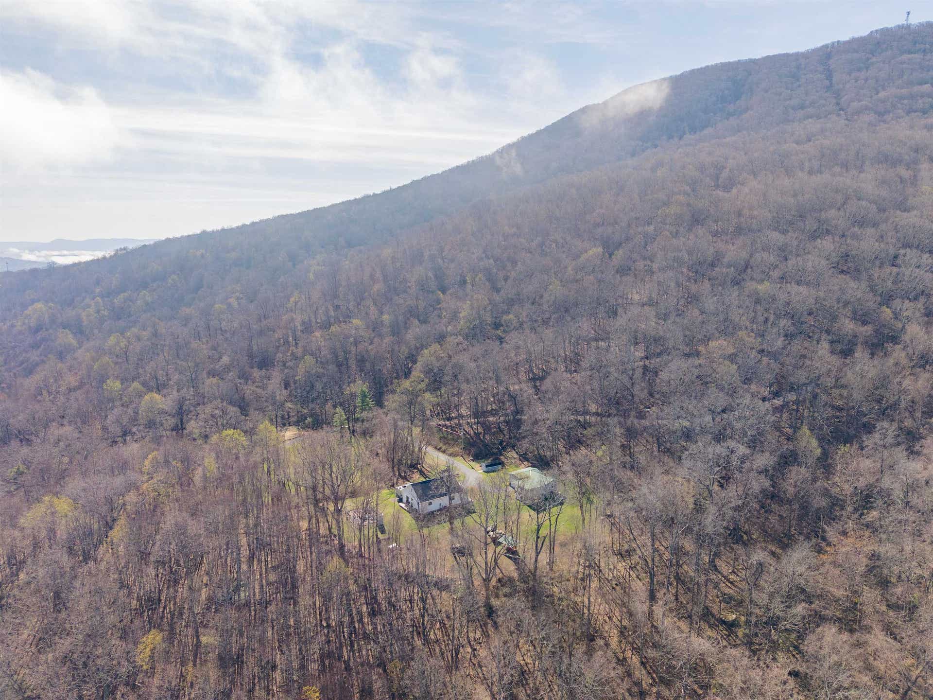 725 Cross Avenue, Pearisburg, VA 24134