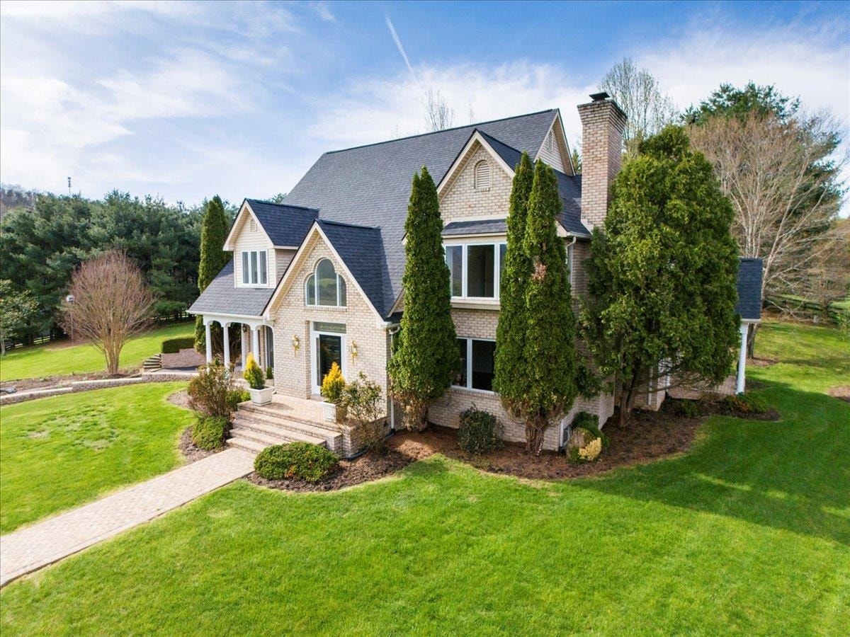855 DEERCROFT Drive, Blacksburg, VA 24060