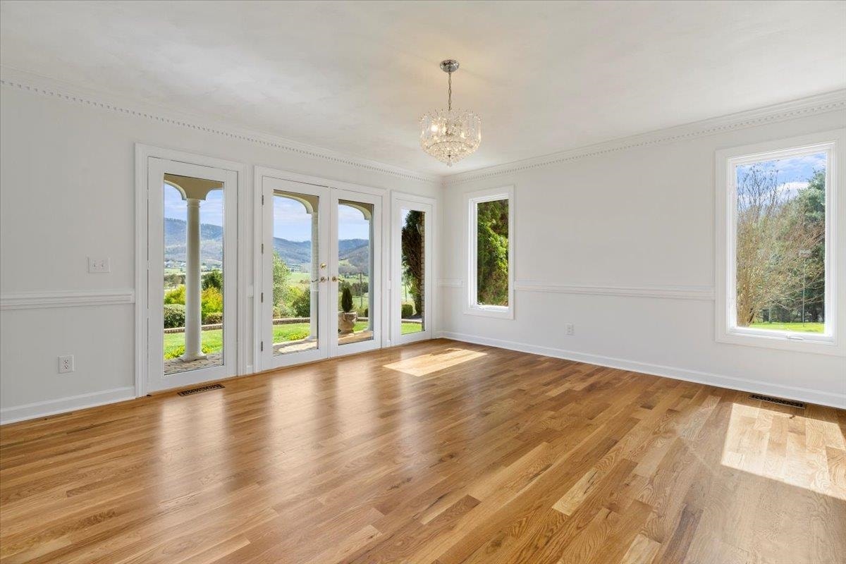 855 DEERCROFT Drive, Blacksburg, VA 24060